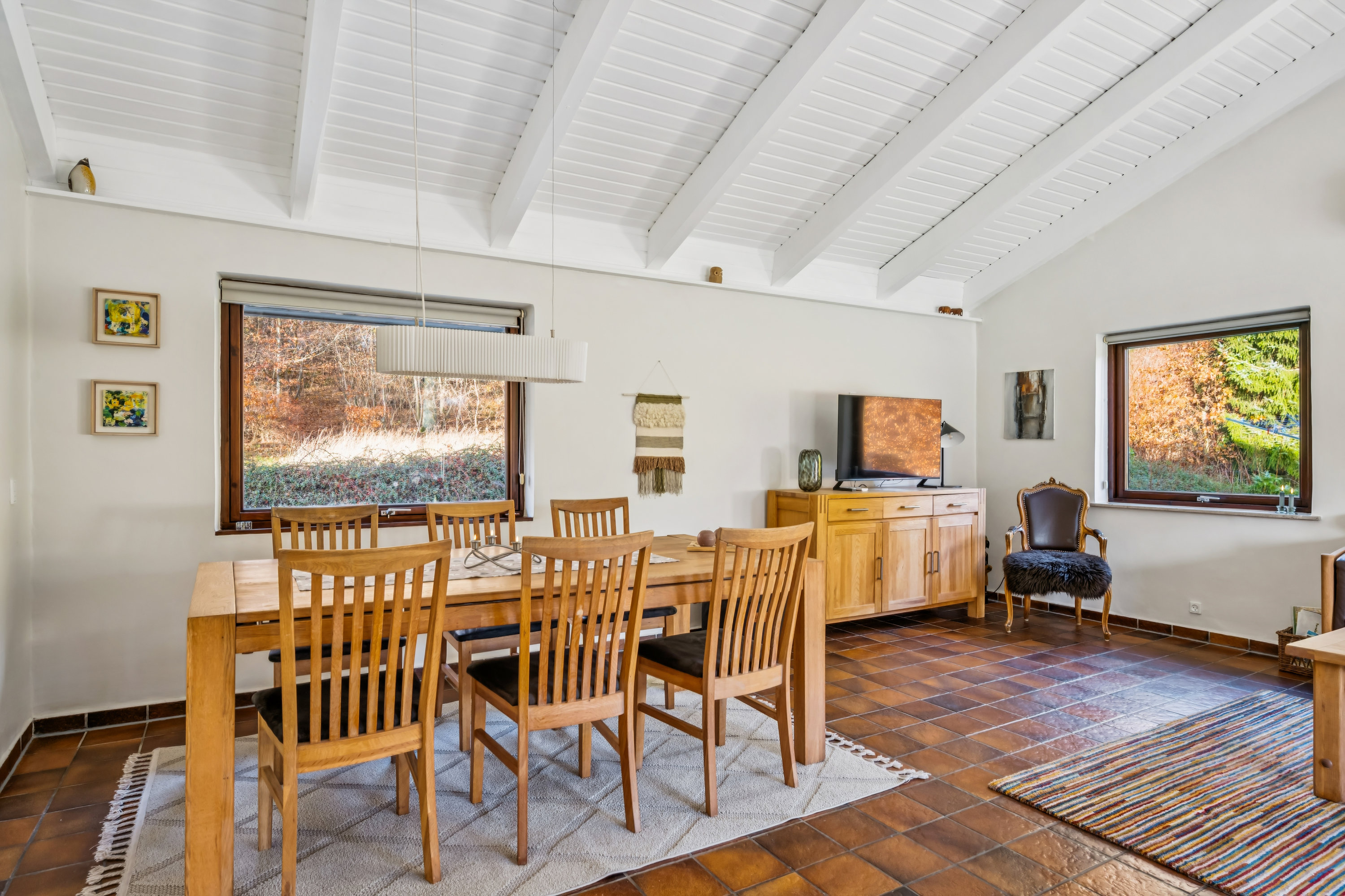 Fremhævet stue billede i fuldskærmstilstand. Billede af Lyngsbækvej 17B, Femmøller Strand, 8400 Ebeltoft