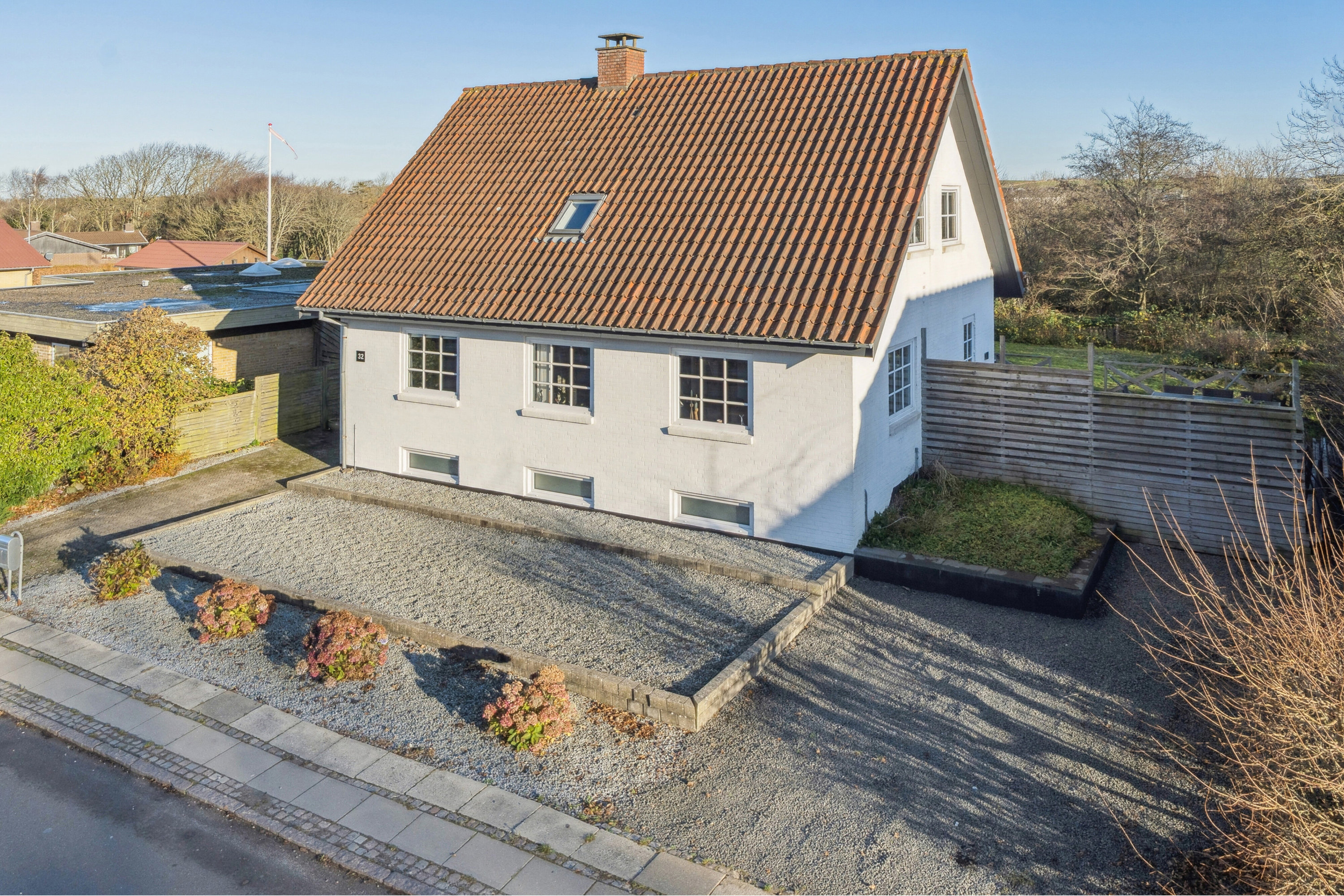 Miniaturebillede 1: set fra vejen. Billede af Kirkevej 32, 7760 Hurup Thy