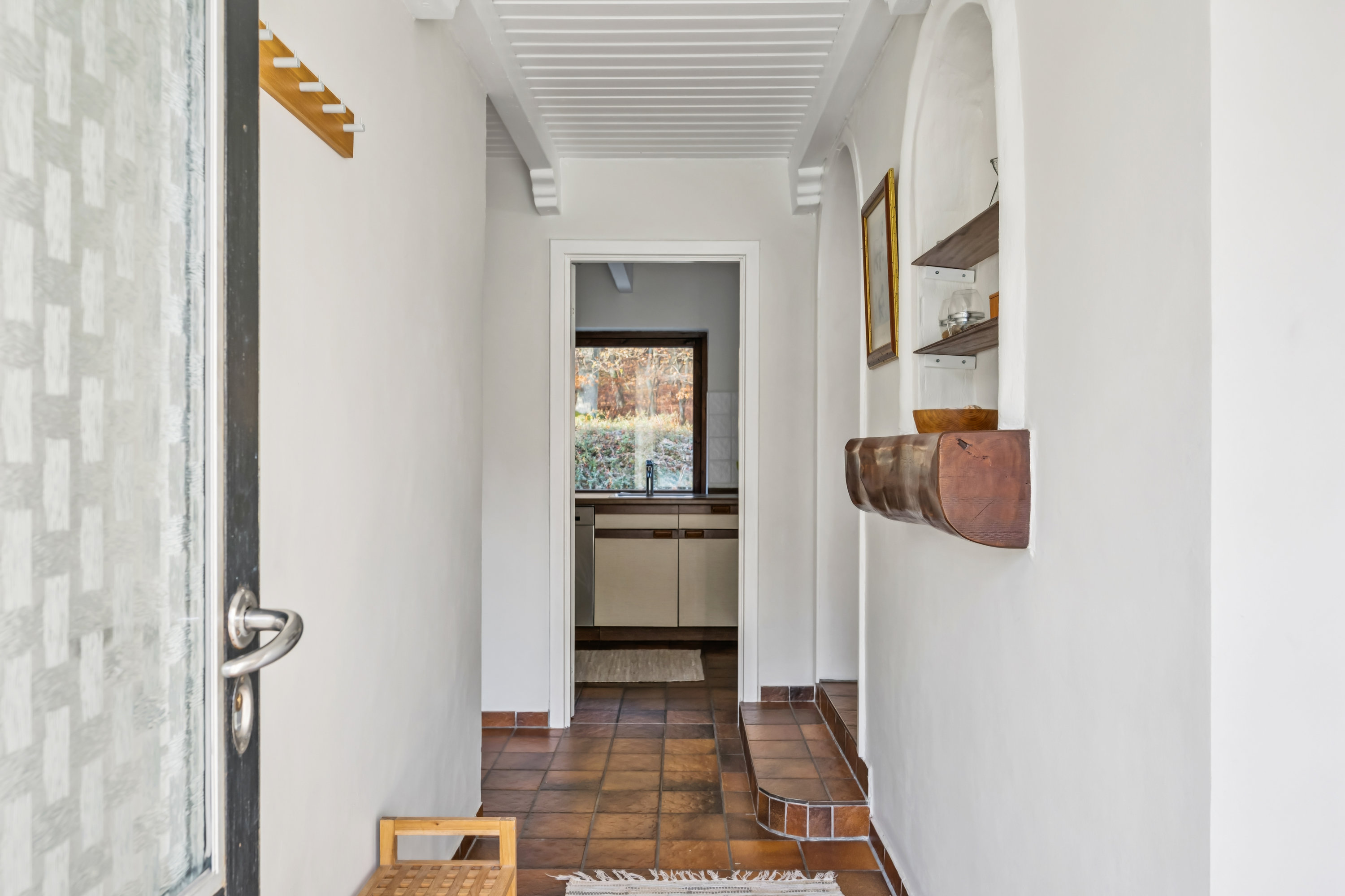 Fremhævet gang billede i fuldskærmstilstand. Billede af Lyngsbækvej 17B, Femmøller Strand, 8400 Ebeltoft