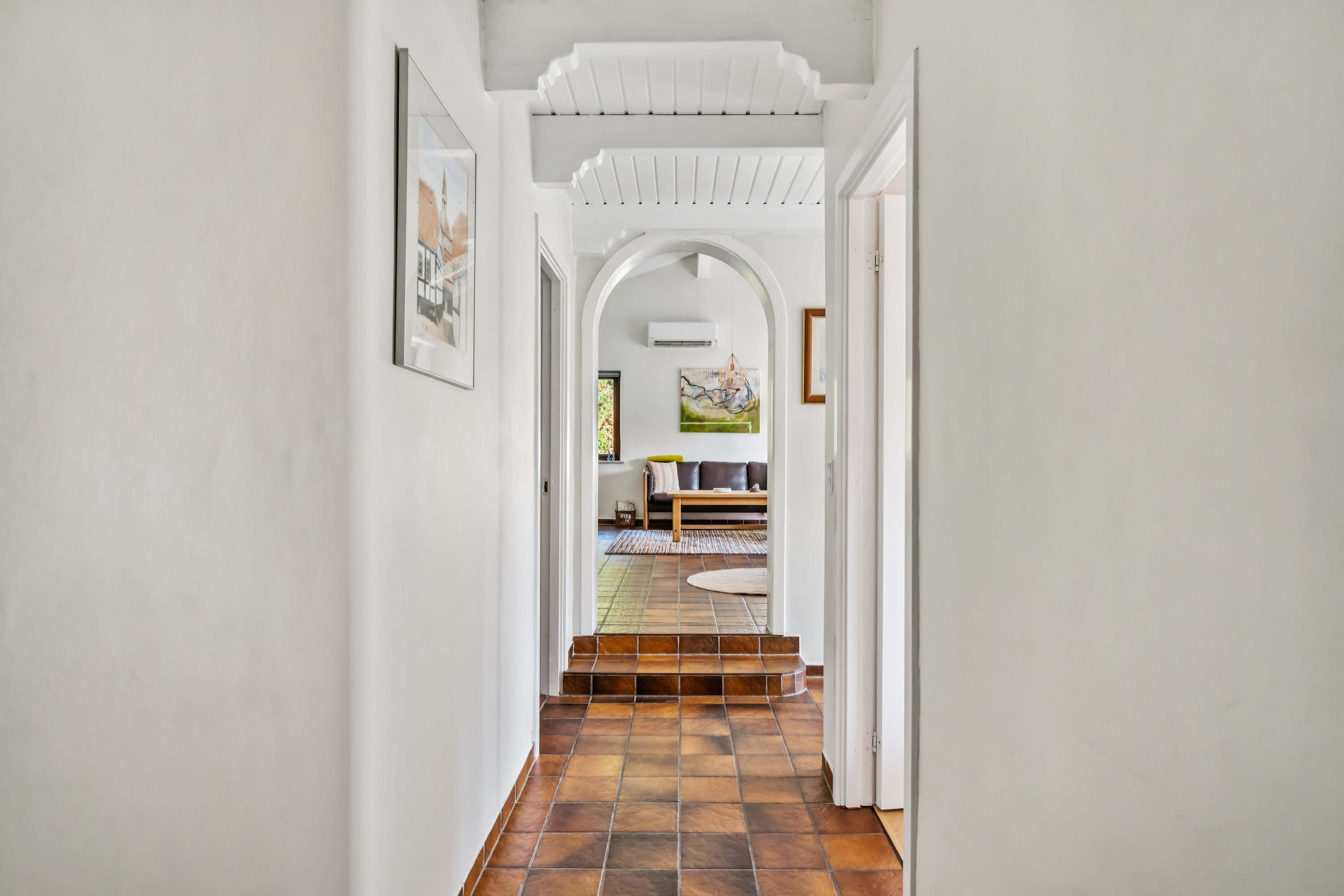 Fremhævet gang billede i fuldskærmstilstand. Billede af Lyngsbækvej 17B, Femmøller Strand, 8400 Ebeltoft