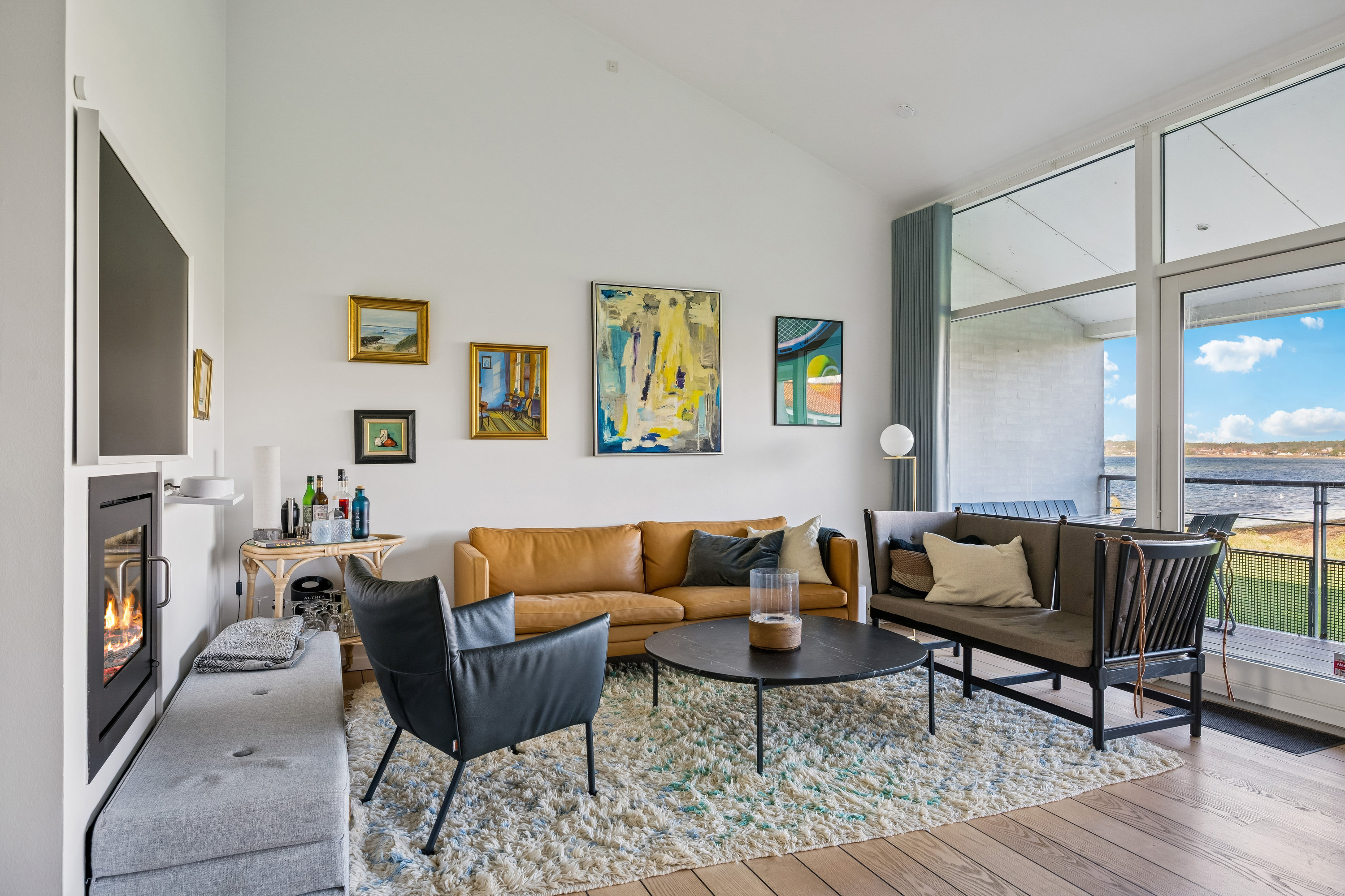 Fremhævet stue billede i fuldskærmstilstand. Billede af Ndr. Strandvej 3F, 1., 8400 Ebeltoft