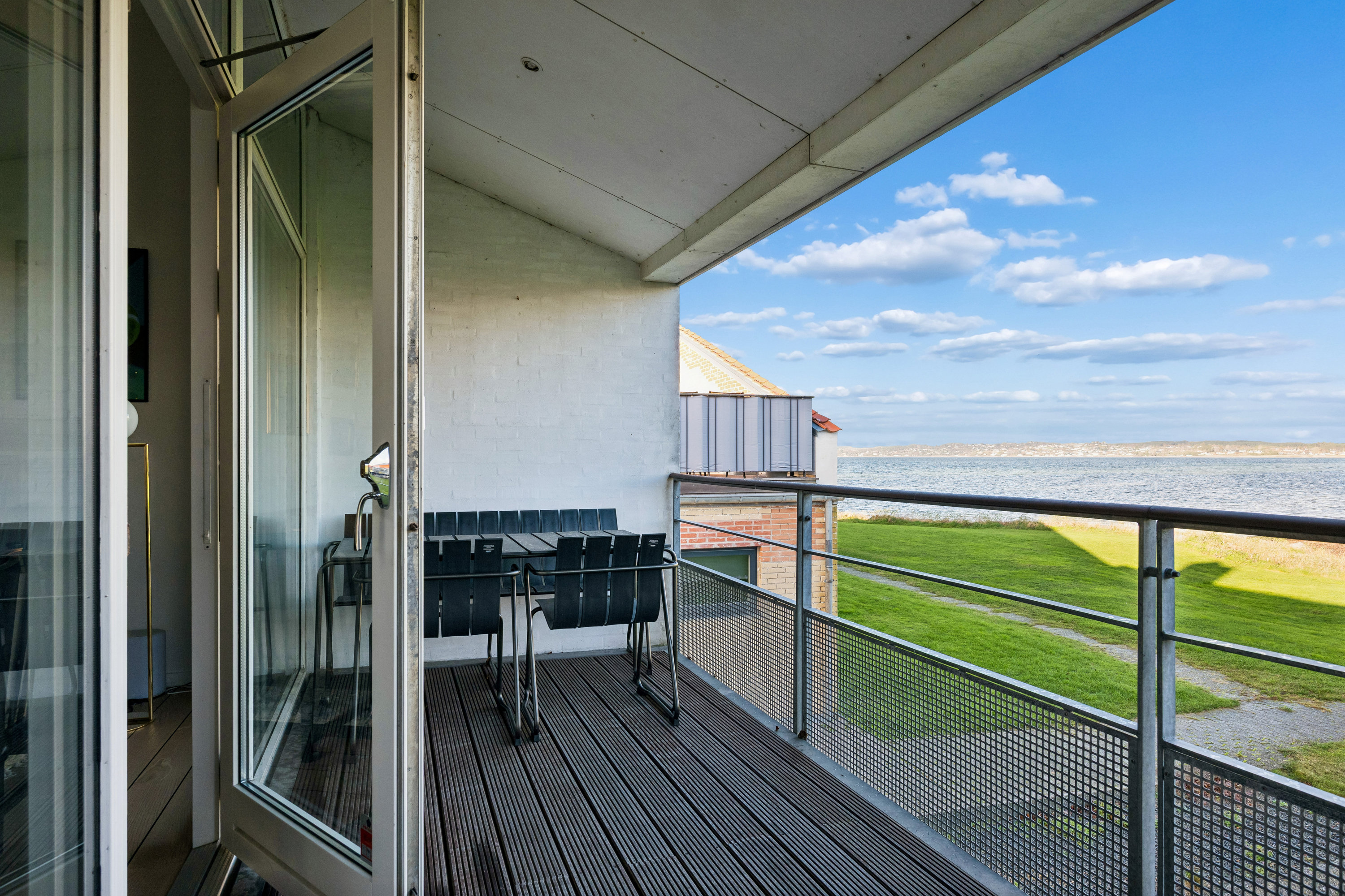 Fremhævet altan billede i fuldskærmstilstand. Billede af Ndr. Strandvej 3F, 1., 8400 Ebeltoft