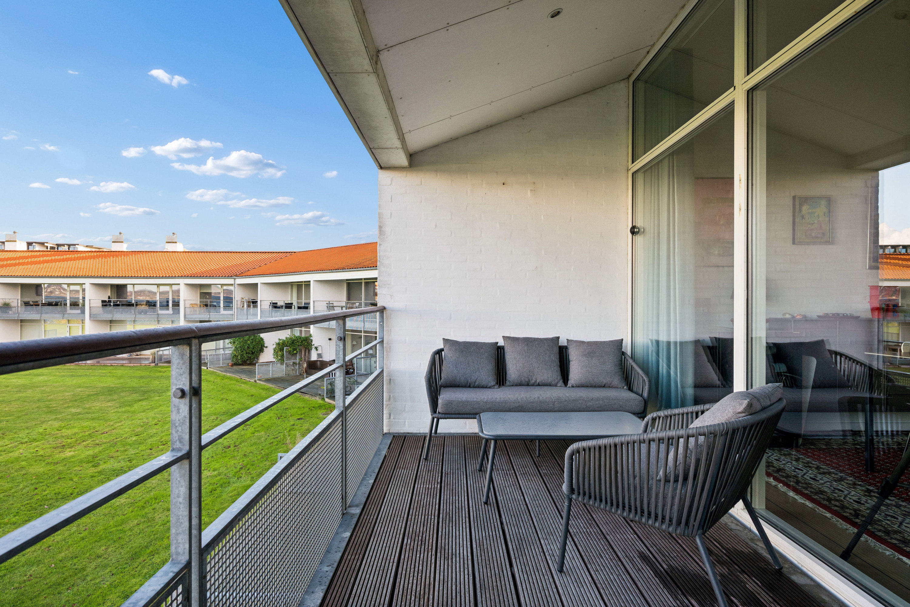 Fremhævet altan billede i fuldskærmstilstand. Billede af Ndr. Strandvej 3F, 1., 8400 Ebeltoft