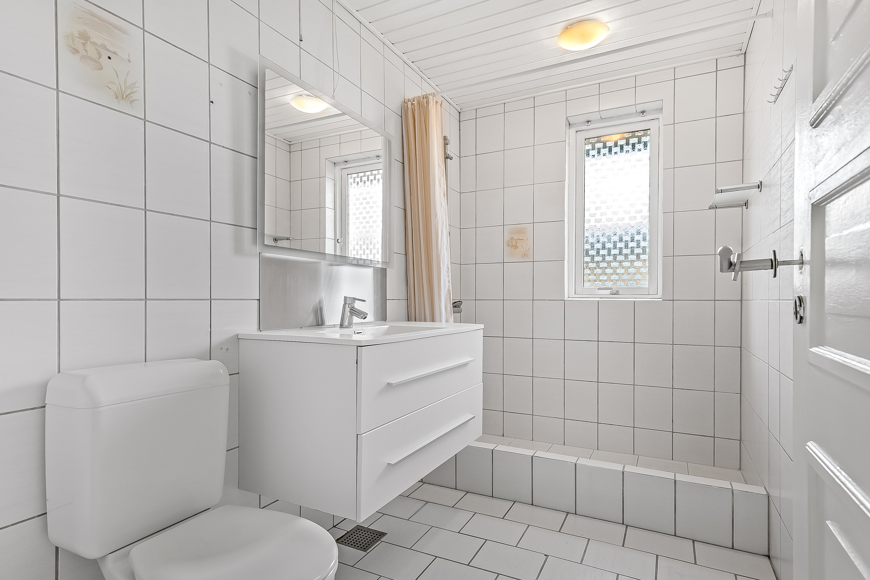 Fremhævet badeværelse billede i fuldskærmstilstand. Billede af Sysselhaven 13, 6051 Almind