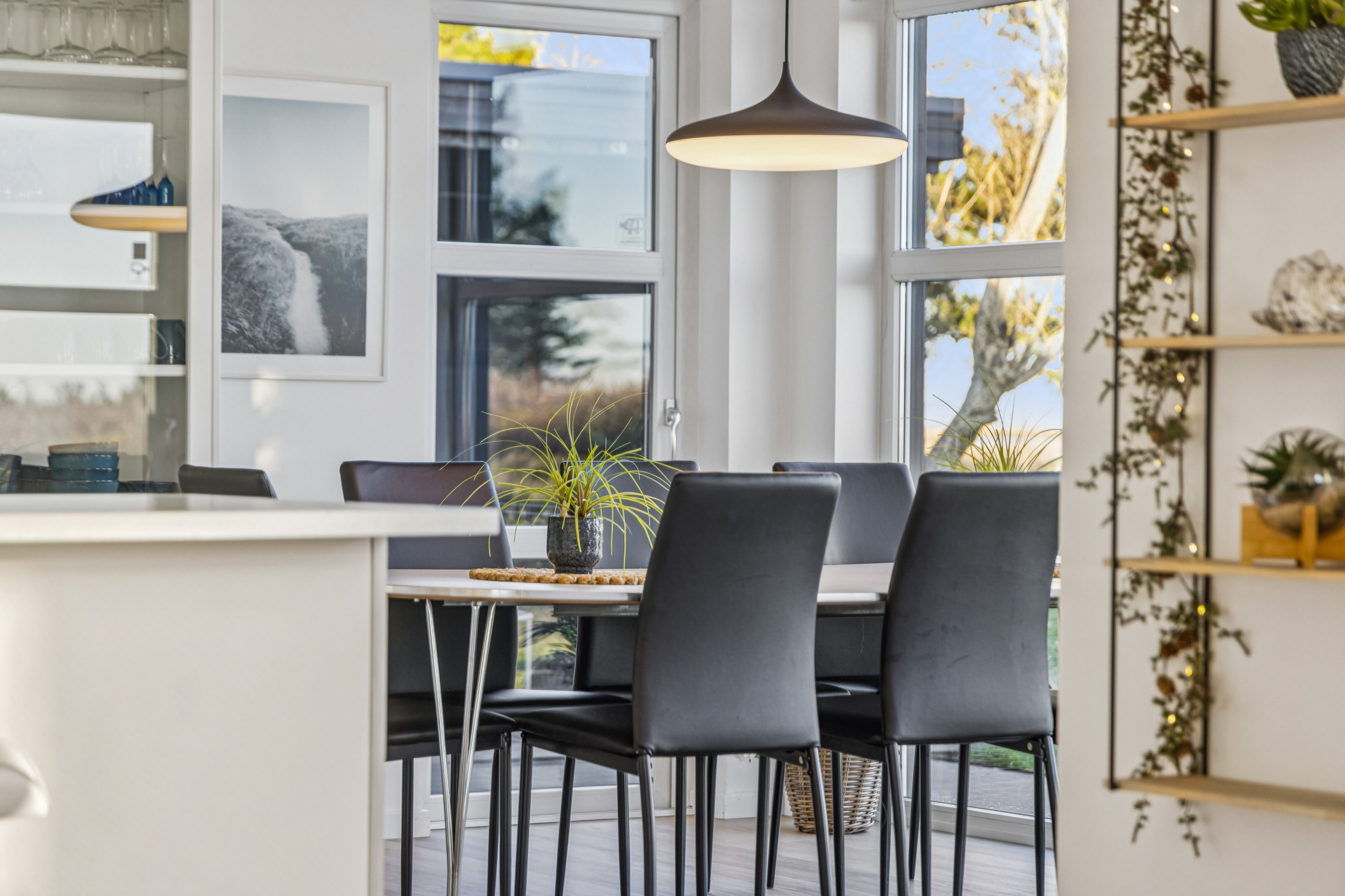 Fremhævet alrum billede i fuldskærmstilstand. Billede af Kystvejen 24, Hou, 9370 Hals