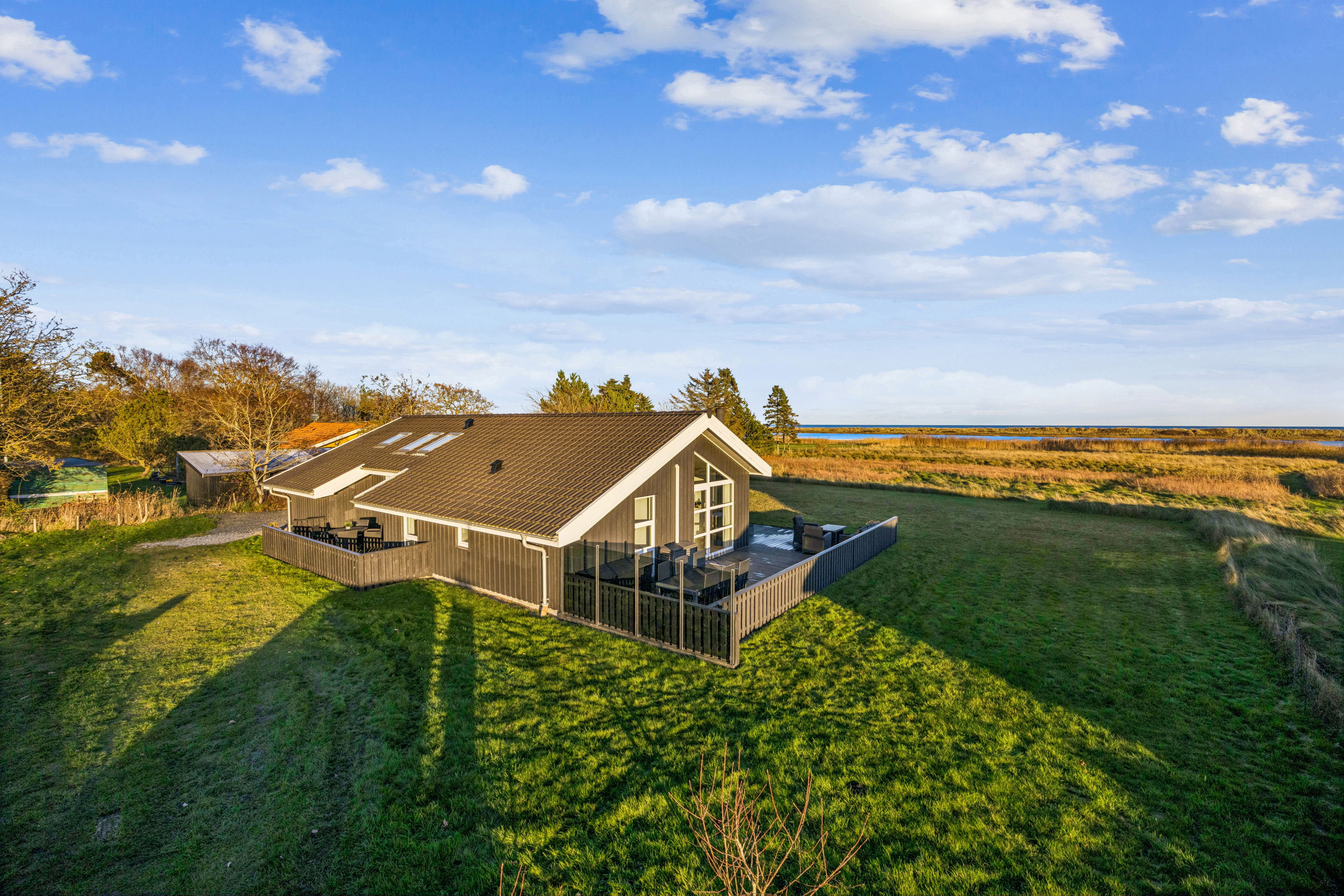 Fremhævet andet billede i fuldskærmstilstand. Billede af Kystvejen 24, Hou, 9370 Hals