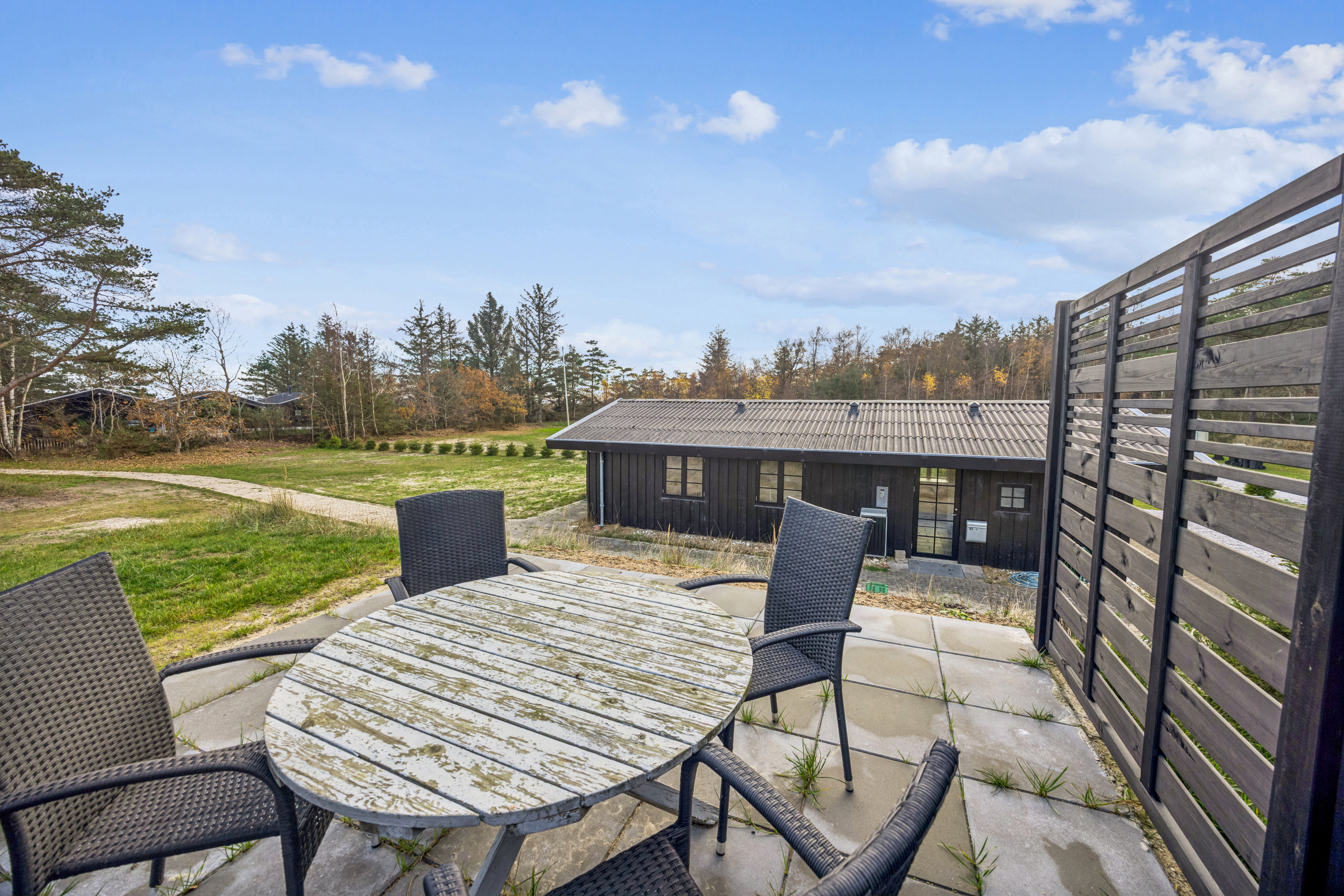 Fremhævet terrasse billede i fuldskærmstilstand. Billede af Fyrvej 10, Bisnap, 9370 Hals