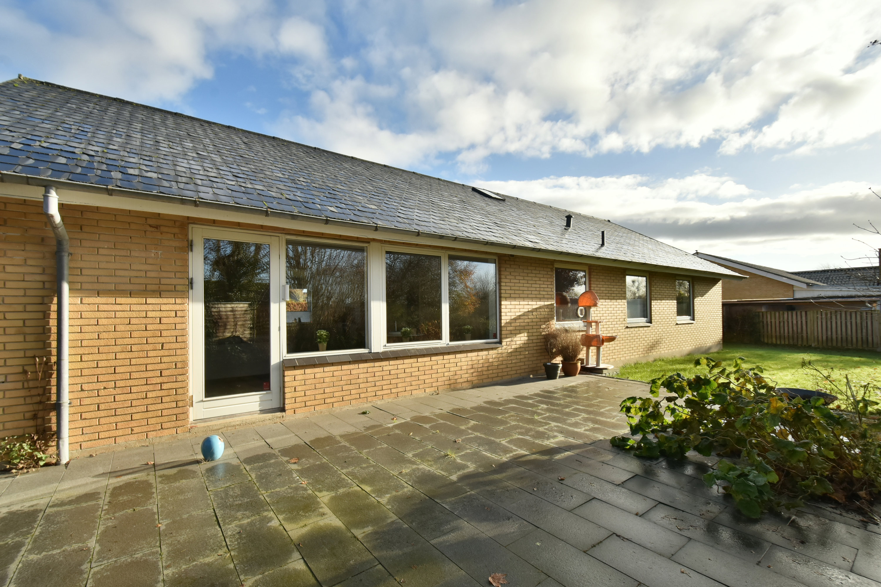 Fremhævet terrasse billede i fuldskærmstilstand. Billede af Gjellerupbakken 18, Gjellerup, 7400 Herning