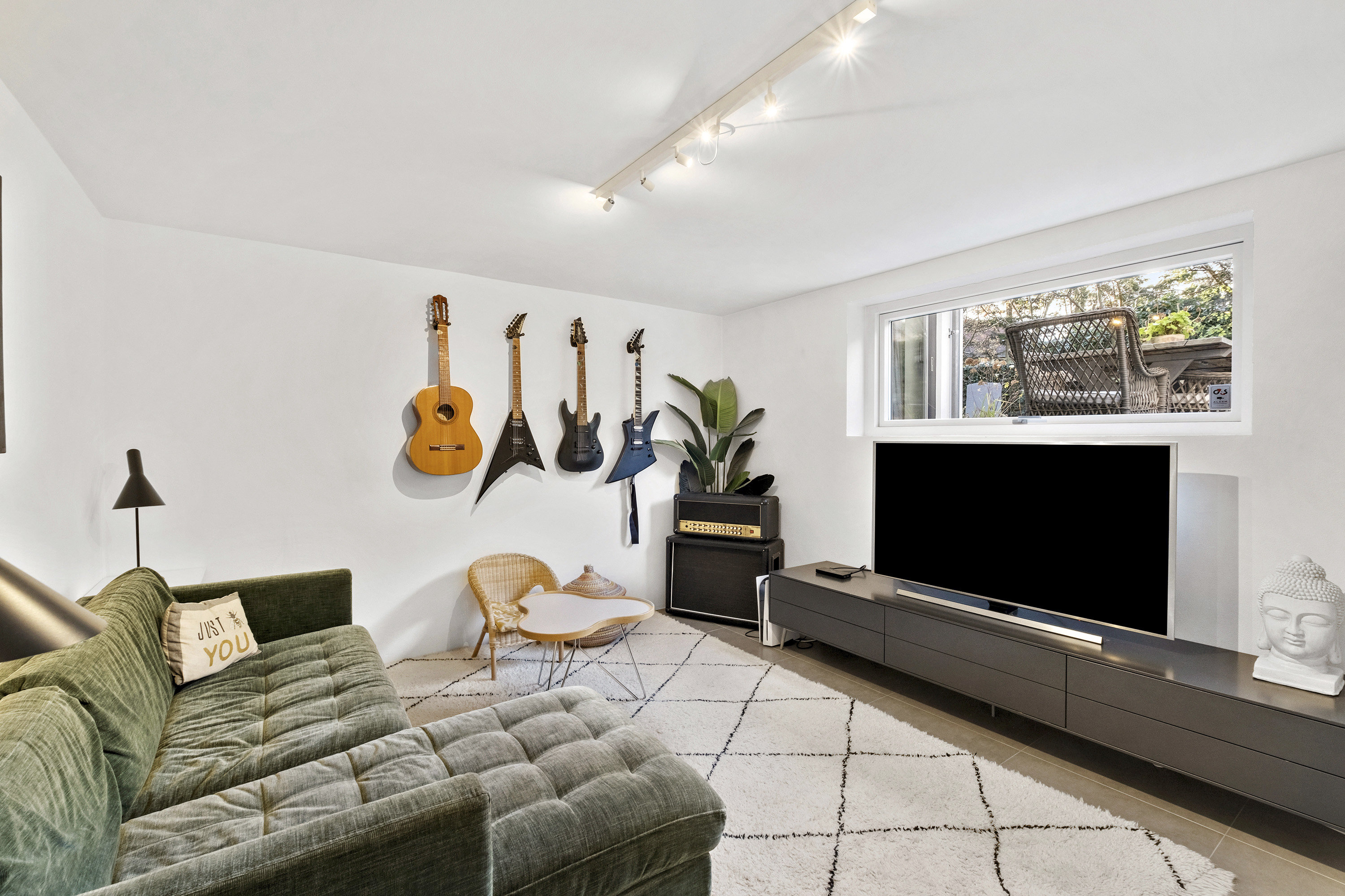 Fremhævet stue billede i fuldskærmstilstand. Billede af Ordrupdalvej 14, 2920 Charlottenlund