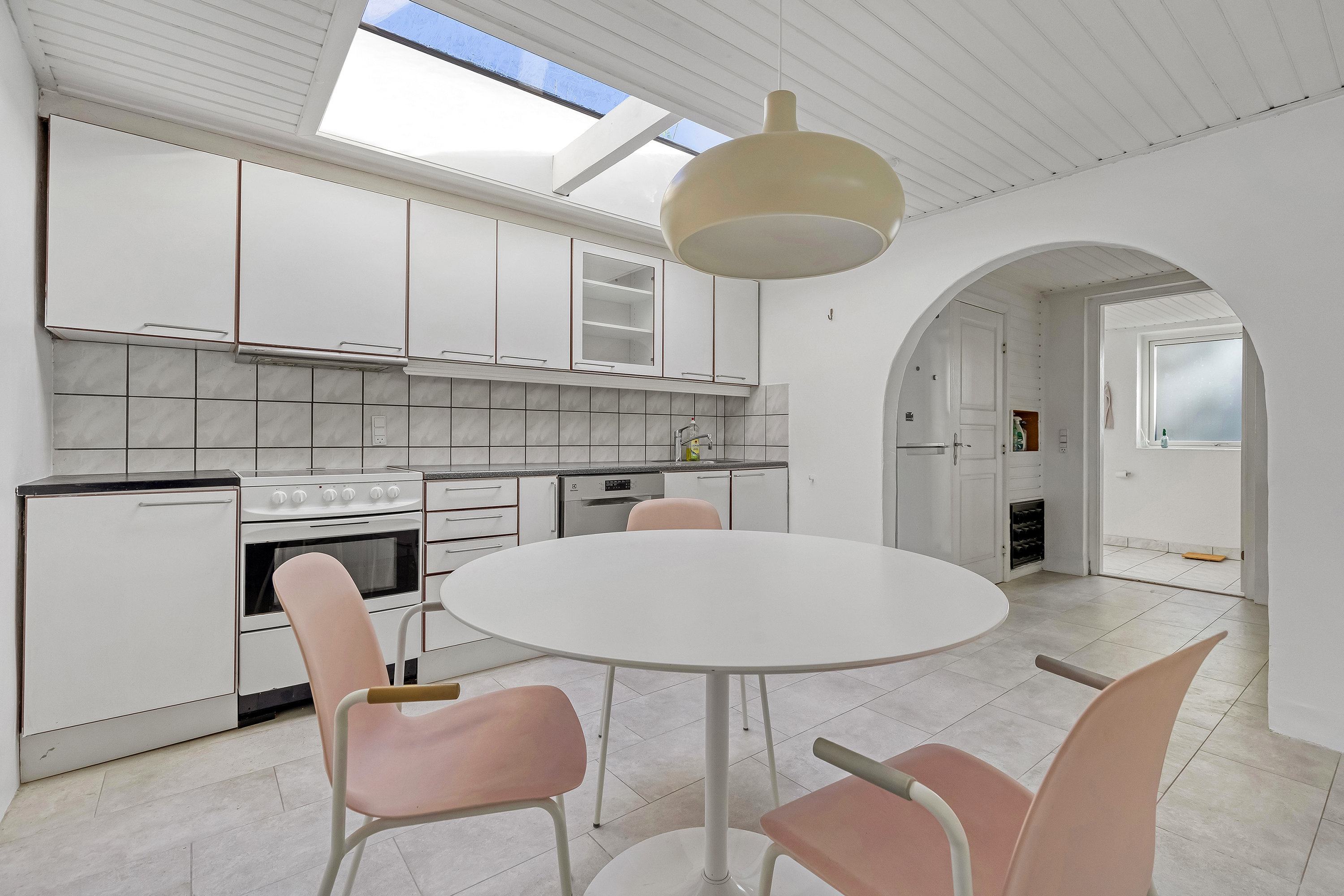 Fremhævet køkken alrum billede i fuldskærmstilstand. Billede af Gammel Kulhusvej 118, Skoven, 3630 Jægerspris