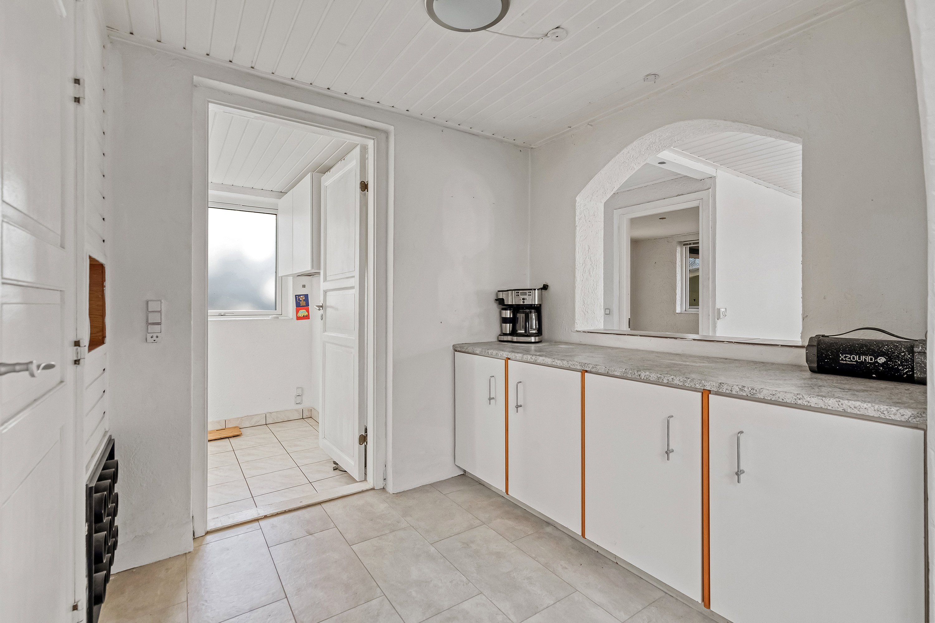 Fremhævet køkken alrum billede i fuldskærmstilstand. Billede af Gammel Kulhusvej 118, Skoven, 3630 Jægerspris