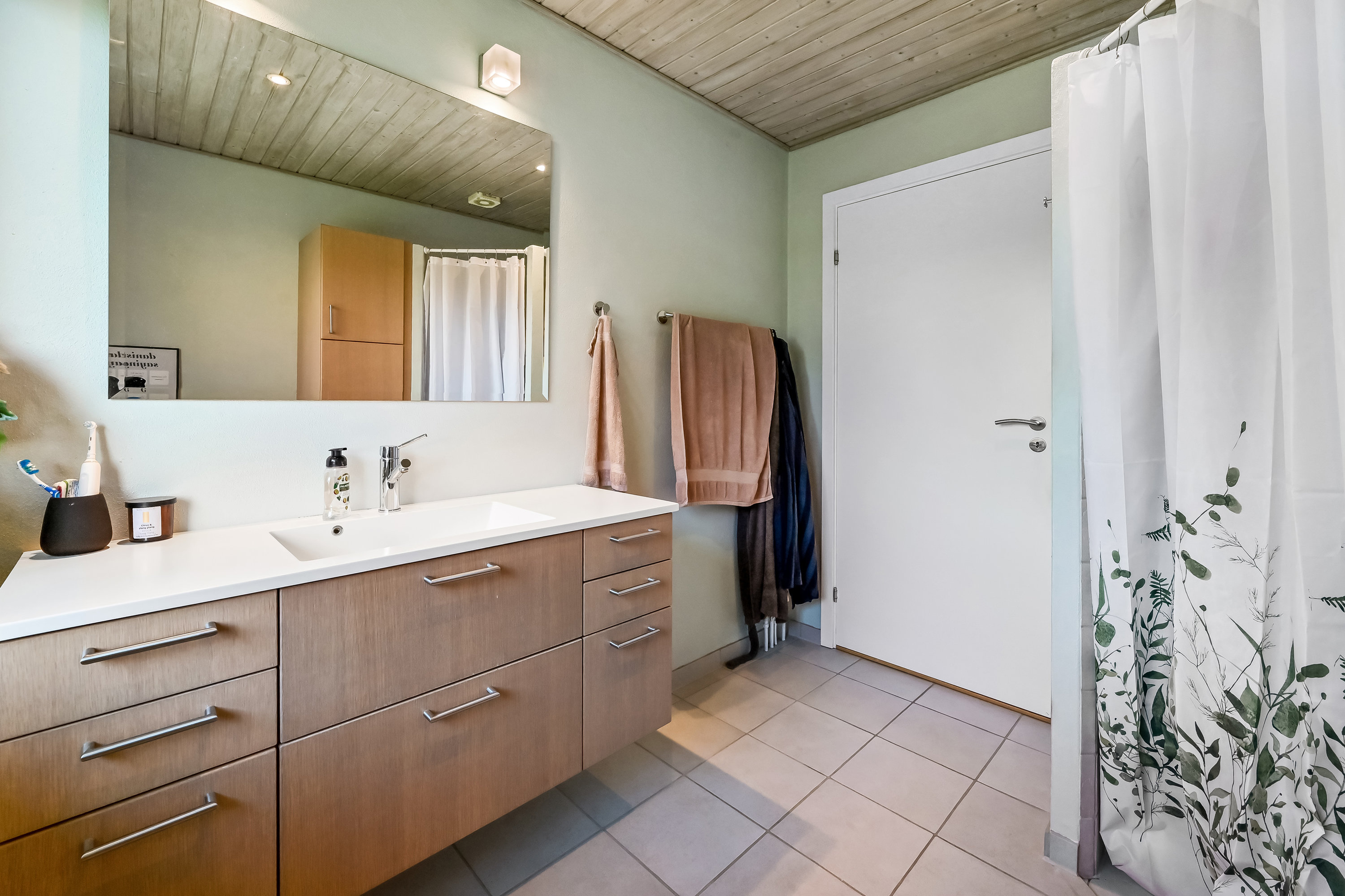 Fremhævet badeværelse billede i fuldskærmstilstand. Billede af Gjellerupbakken 18, Gjellerup, 7400 Herning