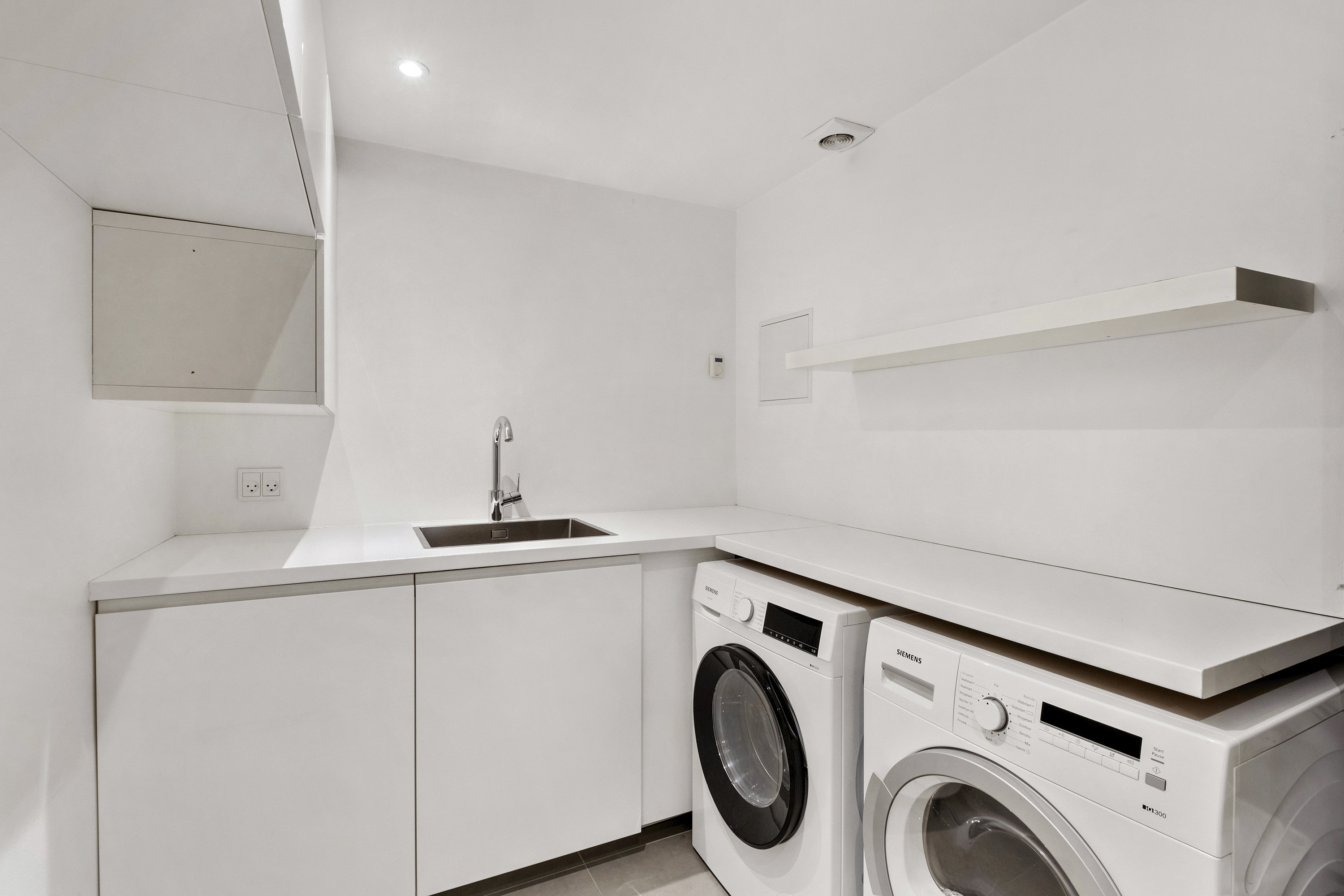 Fremhævet værelse billede i fuldskærmstilstand. Billede af Ordrupdalvej 14, 2920 Charlottenlund