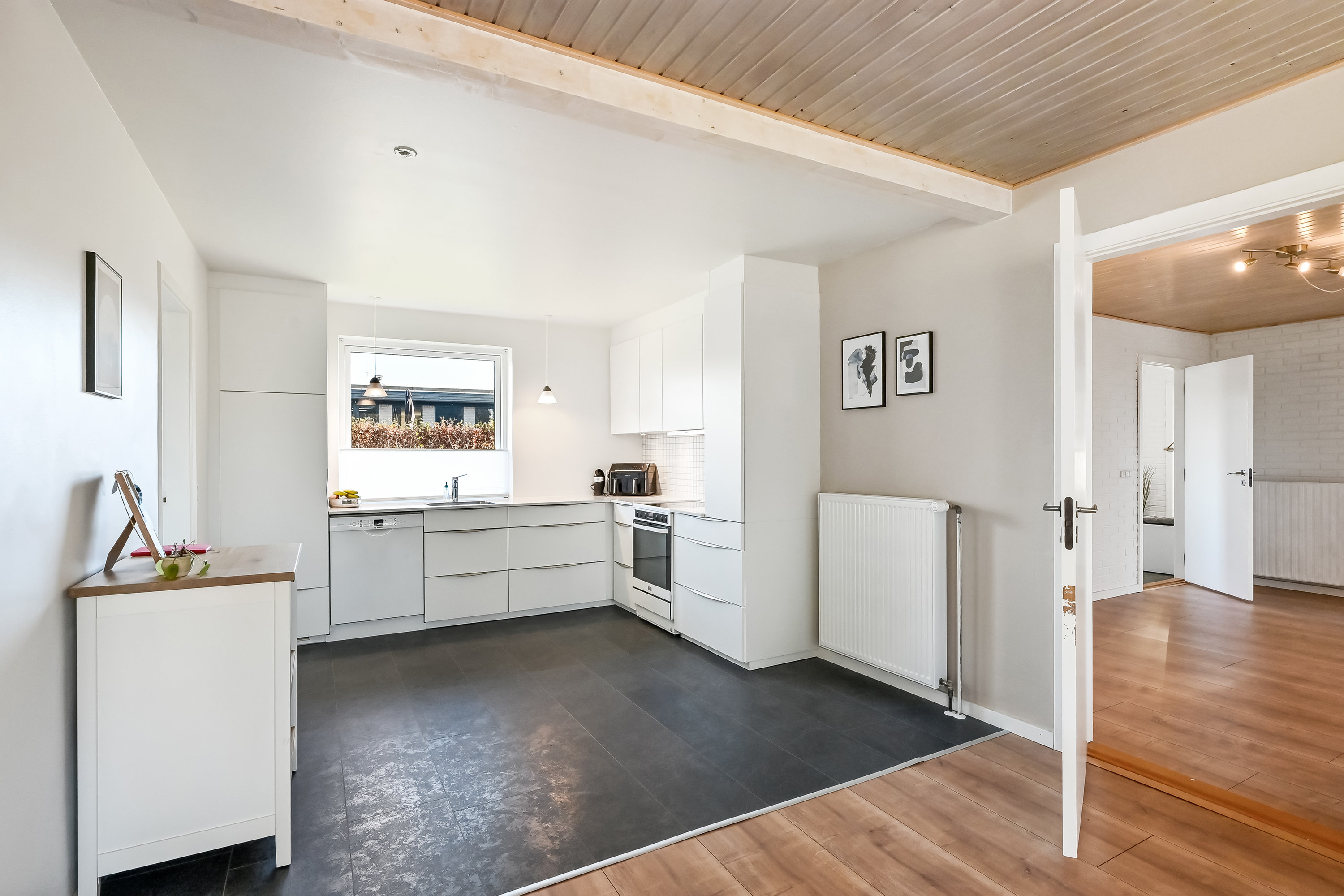 Fremhævet køkken billede i fuldskærmstilstand. Billede af Gjellerupbakken 18, Gjellerup, 7400 Herning