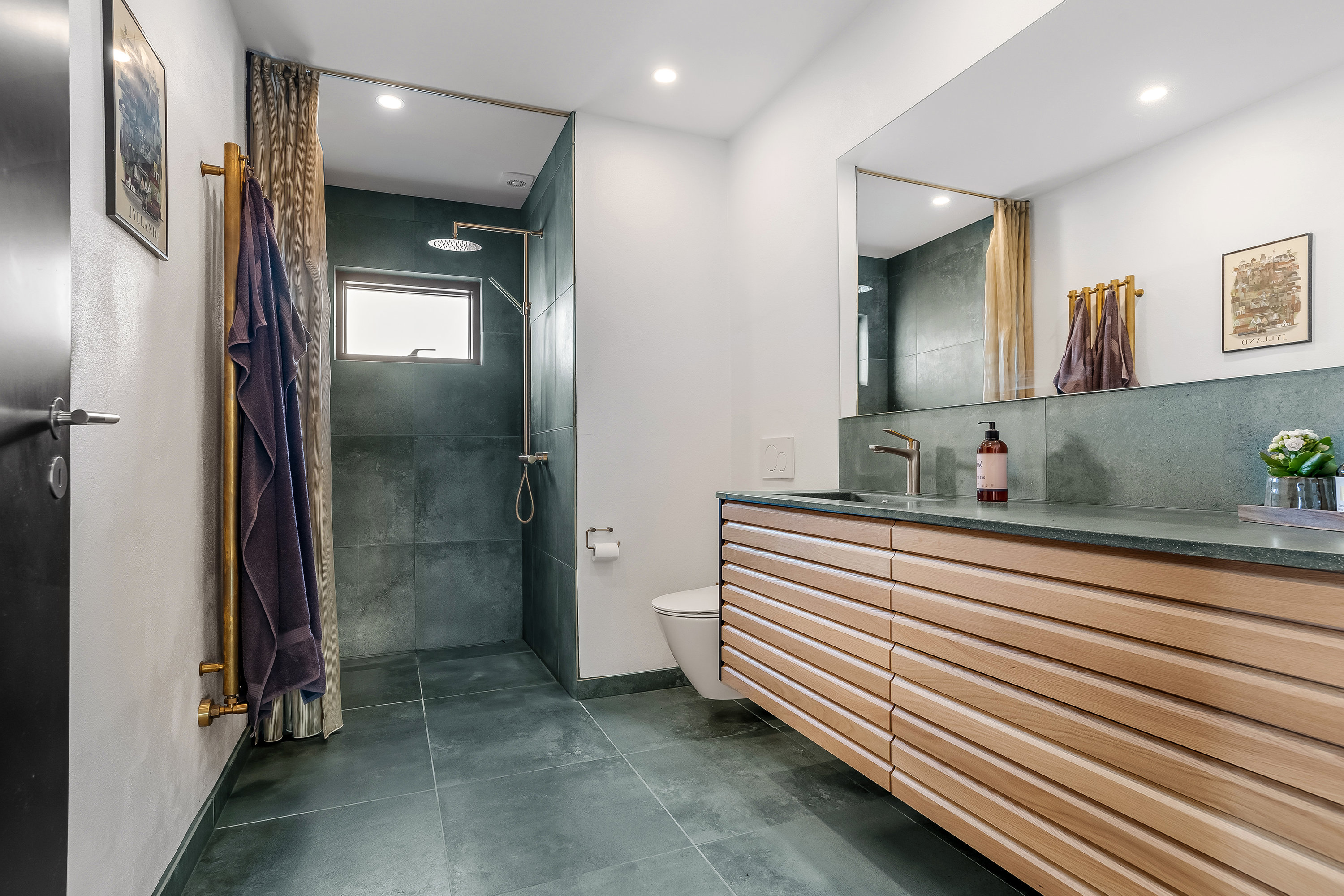 Fremhævet badeværelse billede i fuldskærmstilstand. Billede af Mejdalvej 48, 7500 Holstebro