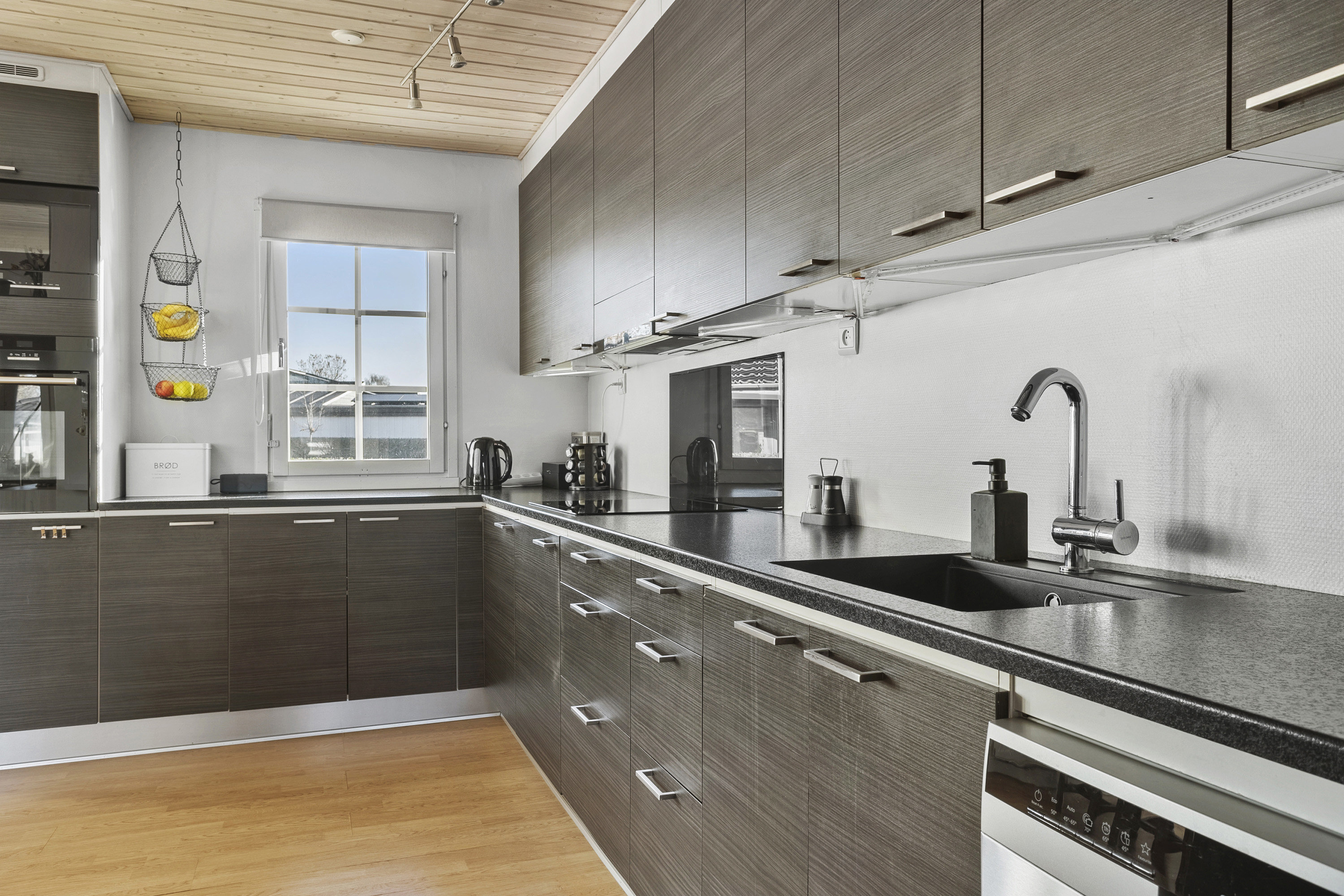 Miniaturebillede 1: køkken. Billede af Villesholmvænget 8, 6621 Gesten