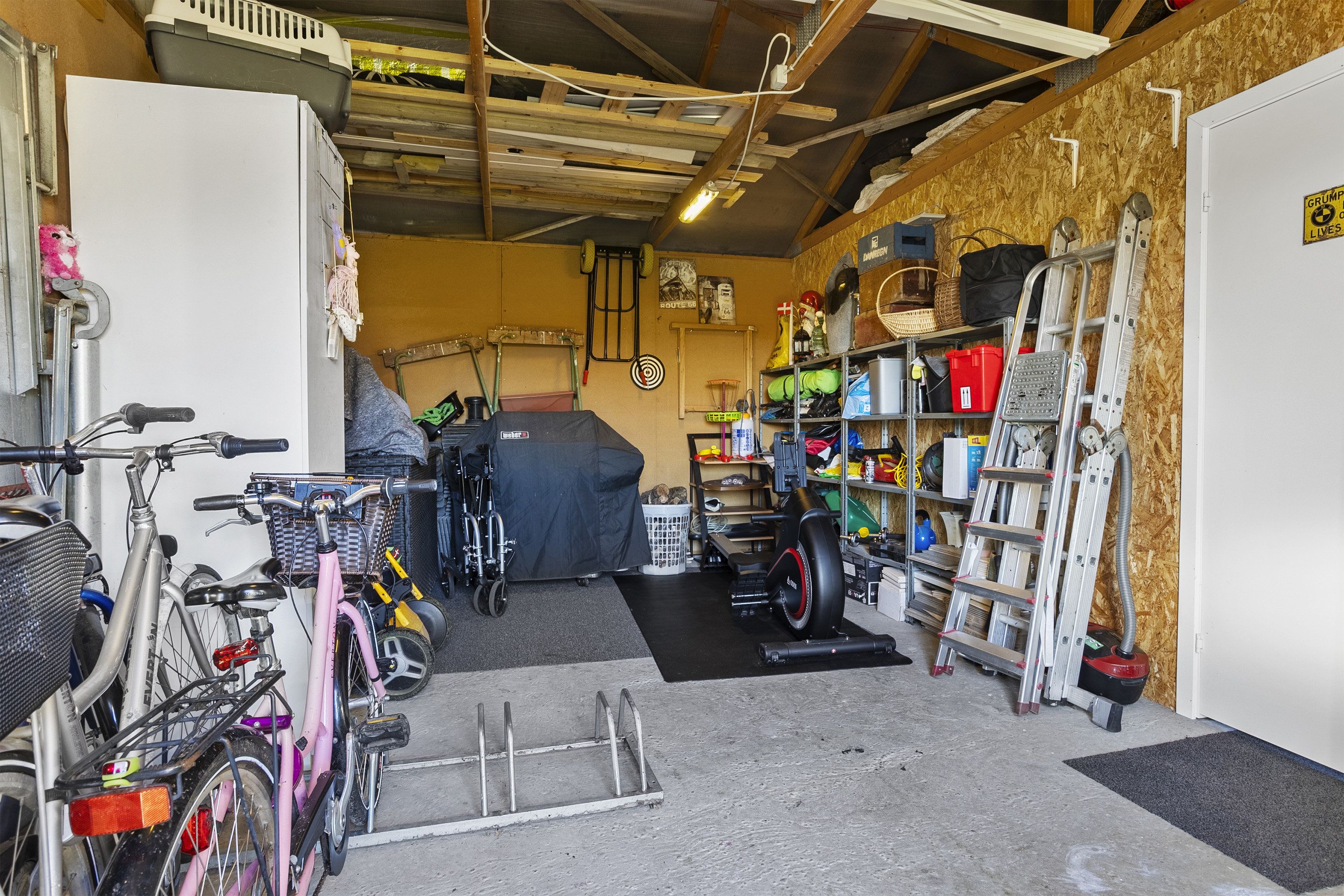 Fremhævet garage billede i fuldskærmstilstand. Billede af Villesholmvænget 8, 6621 Gesten