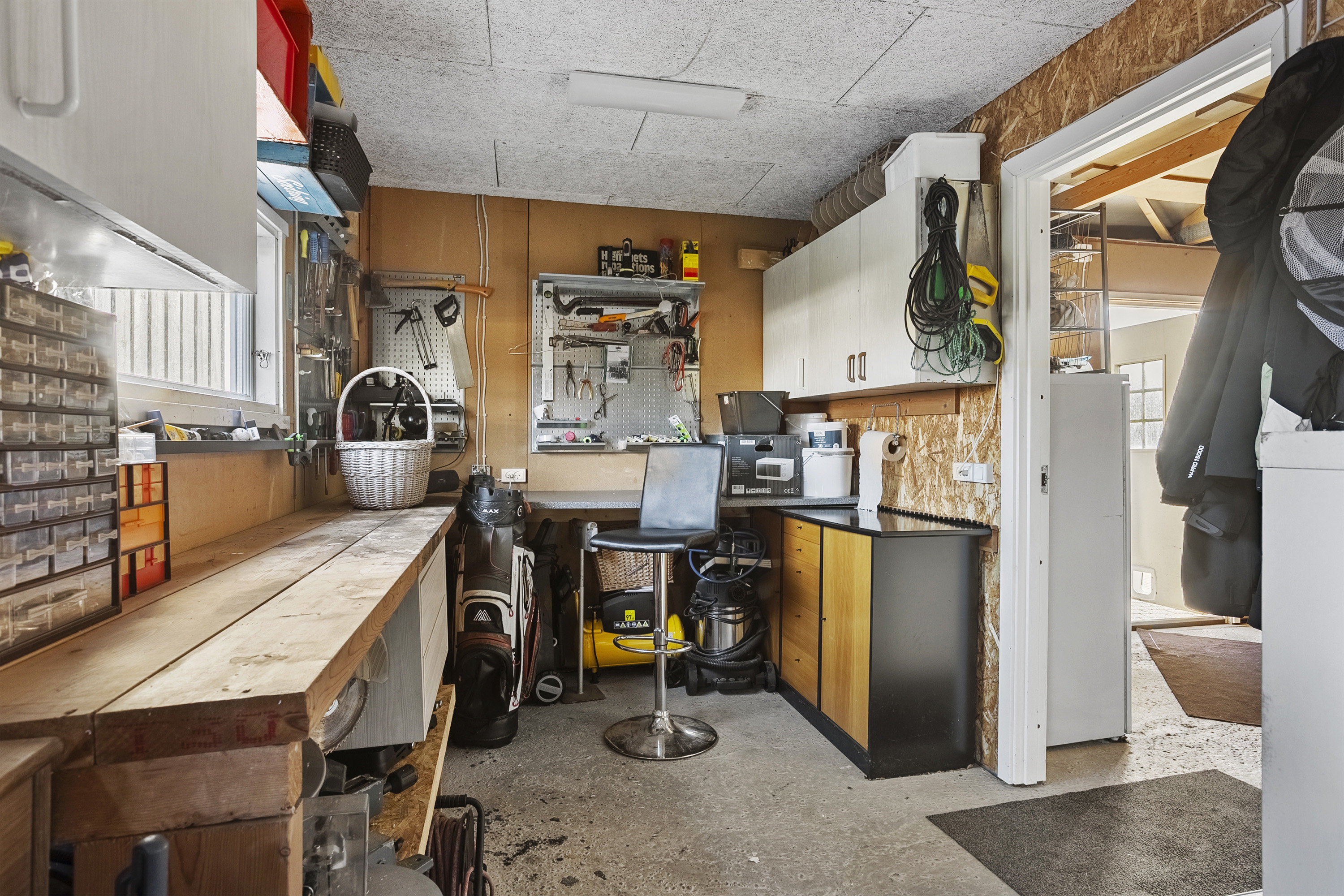 Fremhævet garage billede i fuldskærmstilstand. Billede af Villesholmvænget 8, 6621 Gesten