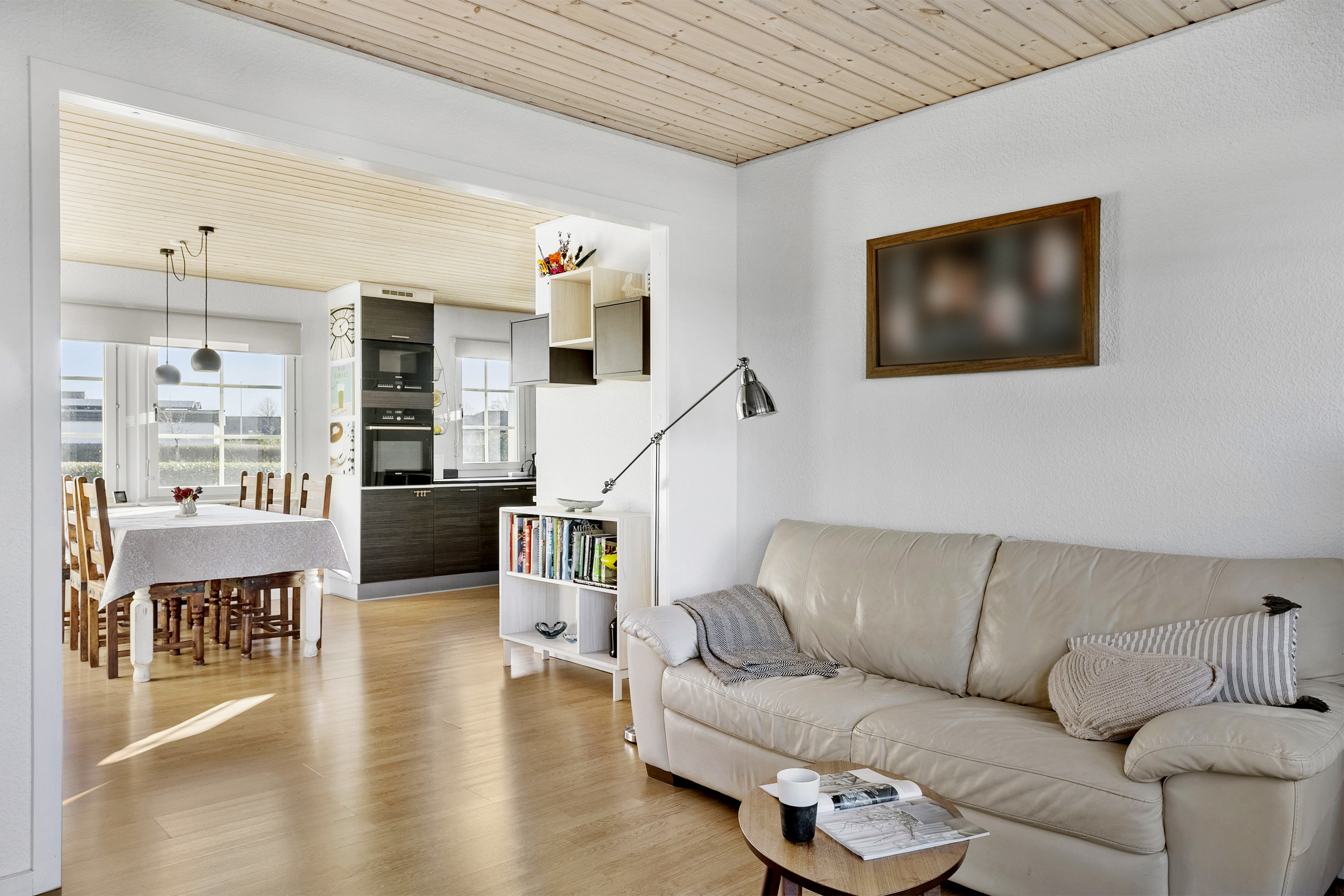 Fremhævet stue billede i fuldskærmstilstand. Billede af Villesholmvænget 8, 6621 Gesten