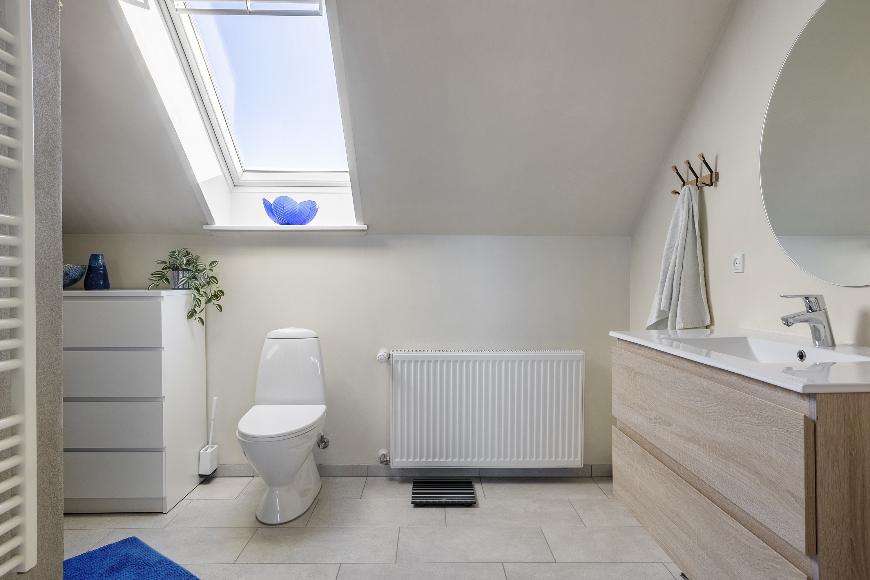 Fremhævet badeværelse billede i fuldskærmstilstand. Billede af Villesholmvænget 8, 6621 Gesten