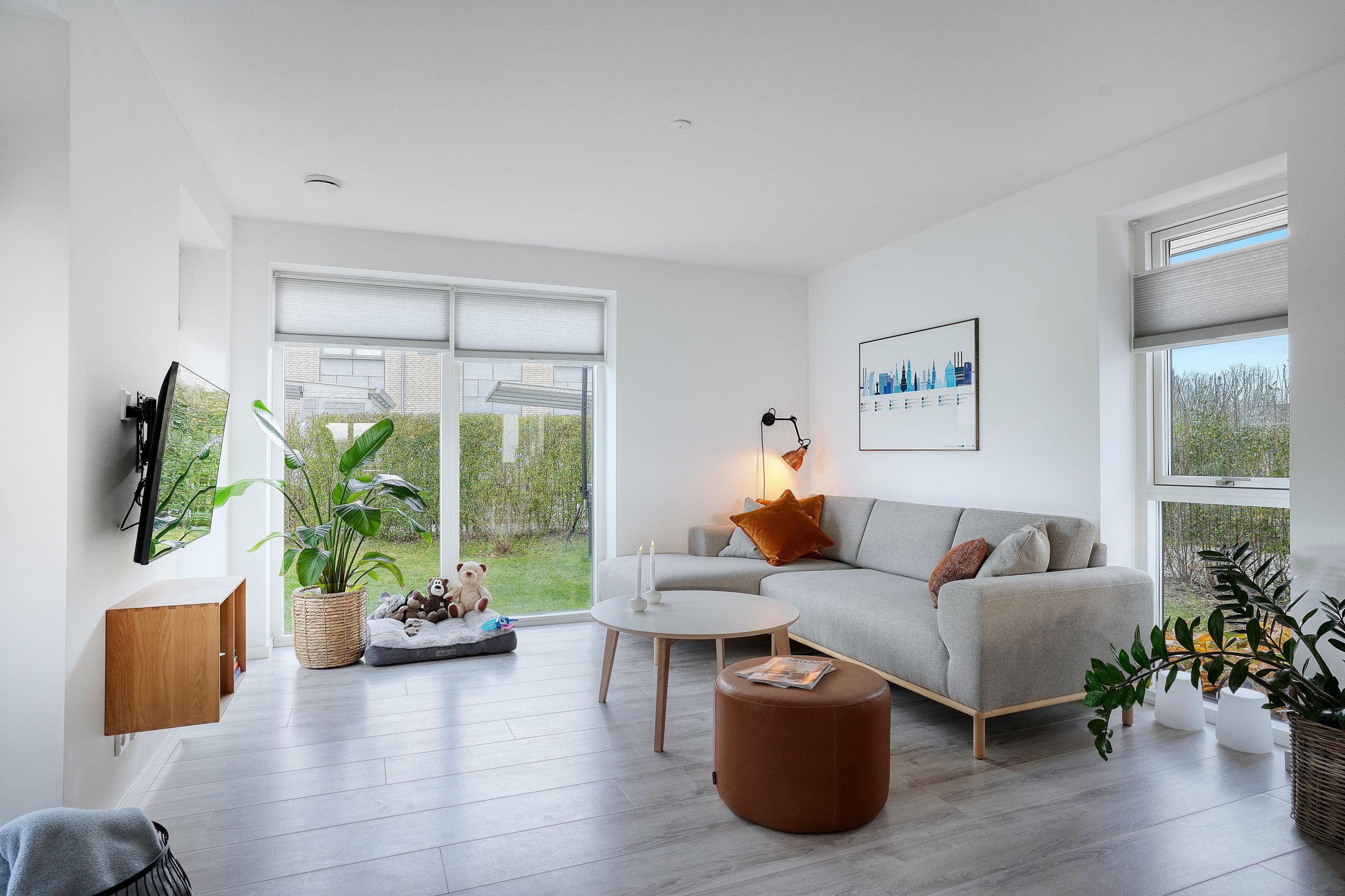 Fremhævet stue billede i fuldskærmstilstand. Billede af Frugtlunden 65, 3450 Allerød