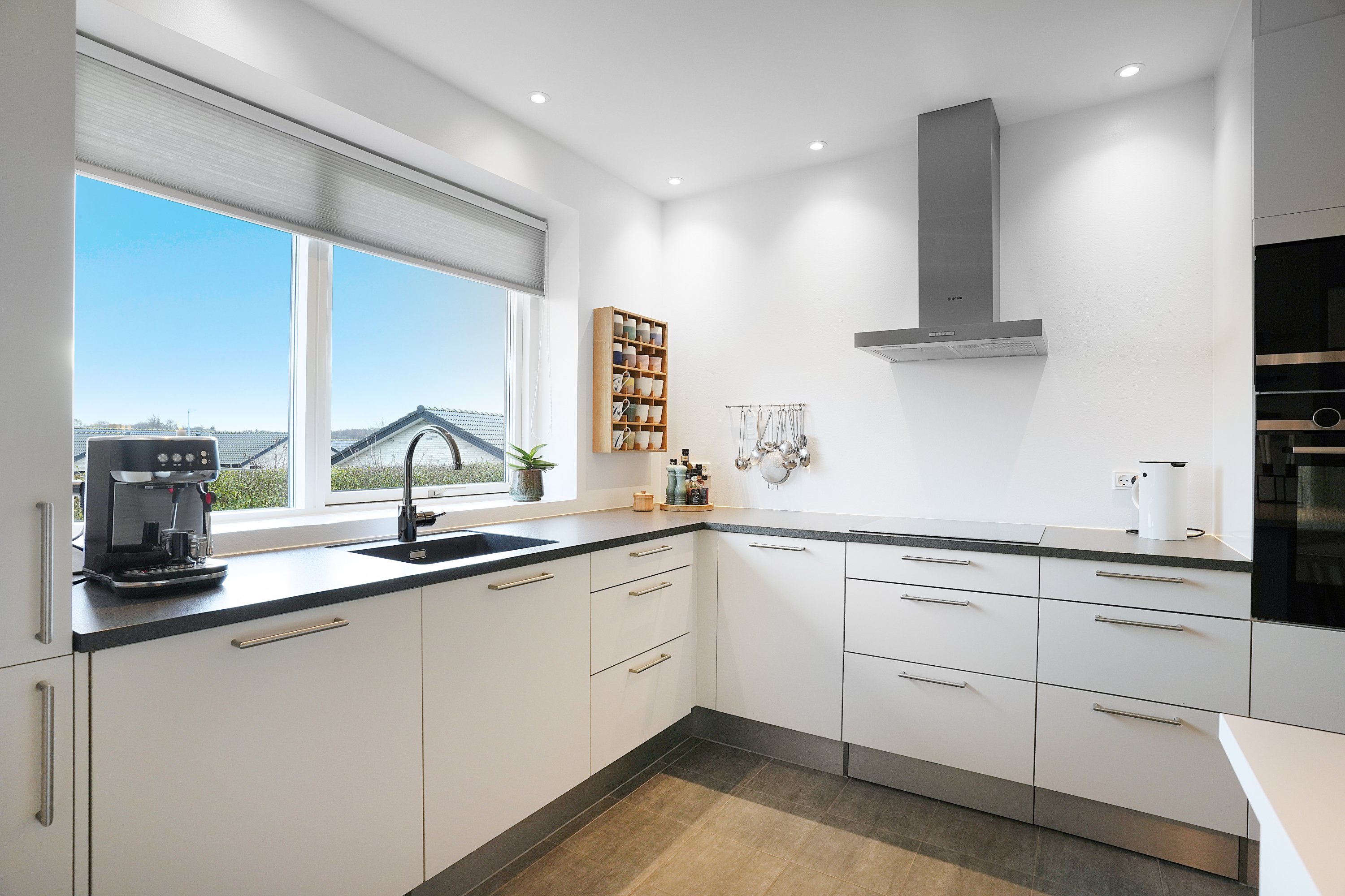 Fremhævet køkken billede i fuldskærmstilstand. Billede af Frugtlunden 65, 3450 Allerød