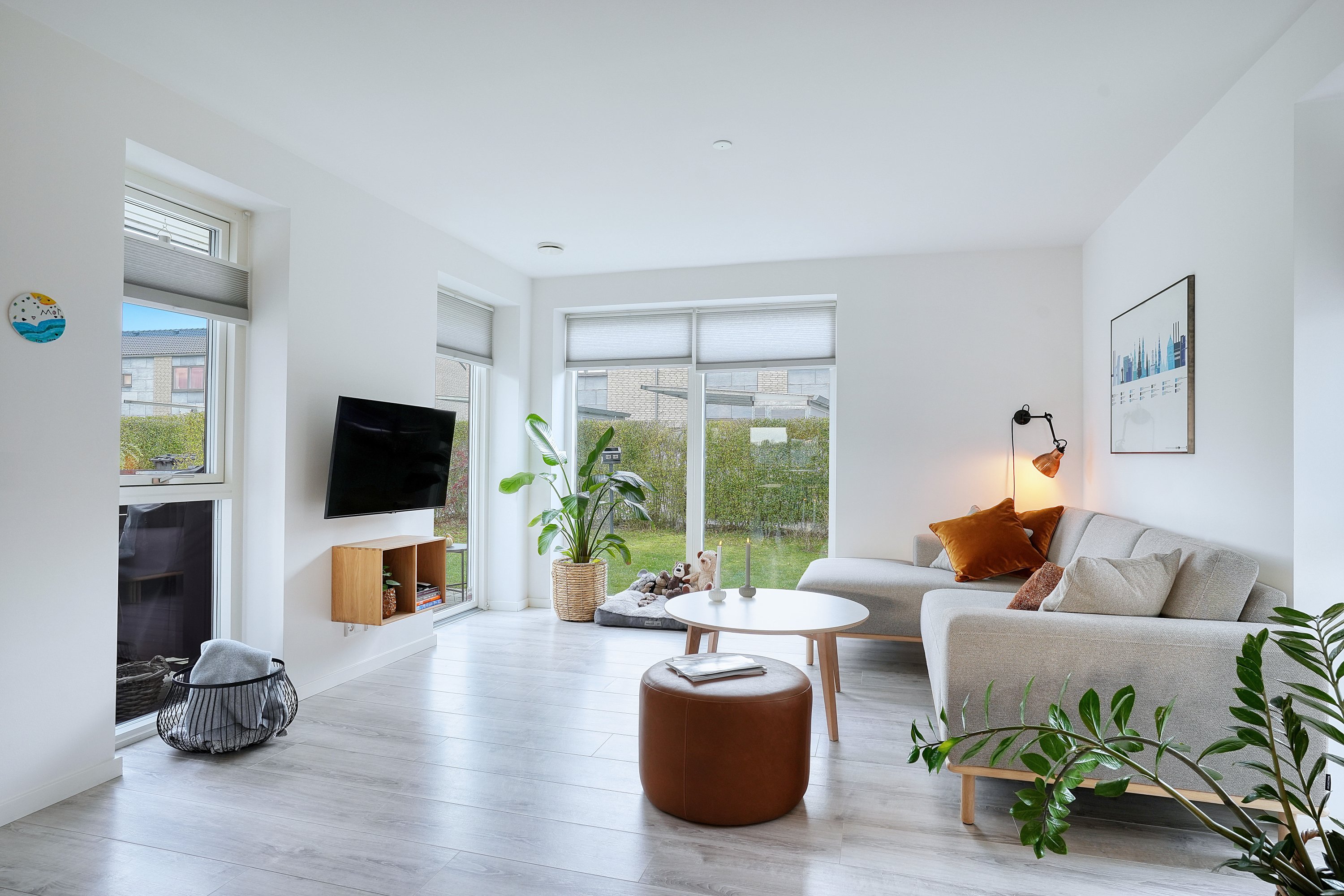 Fremhævet stue billede i fuldskærmstilstand. Billede af Frugtlunden 65, 3450 Allerød