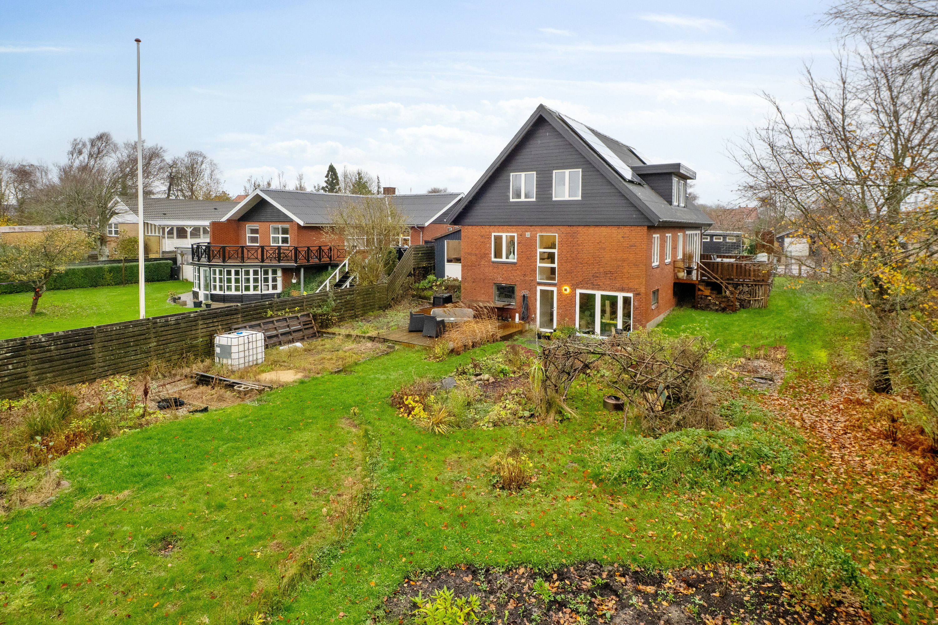 Fremhævet set fra haven billede i fuldskærmstilstand. Billede af Vestre Alle 3, 7760 Hurup Thy