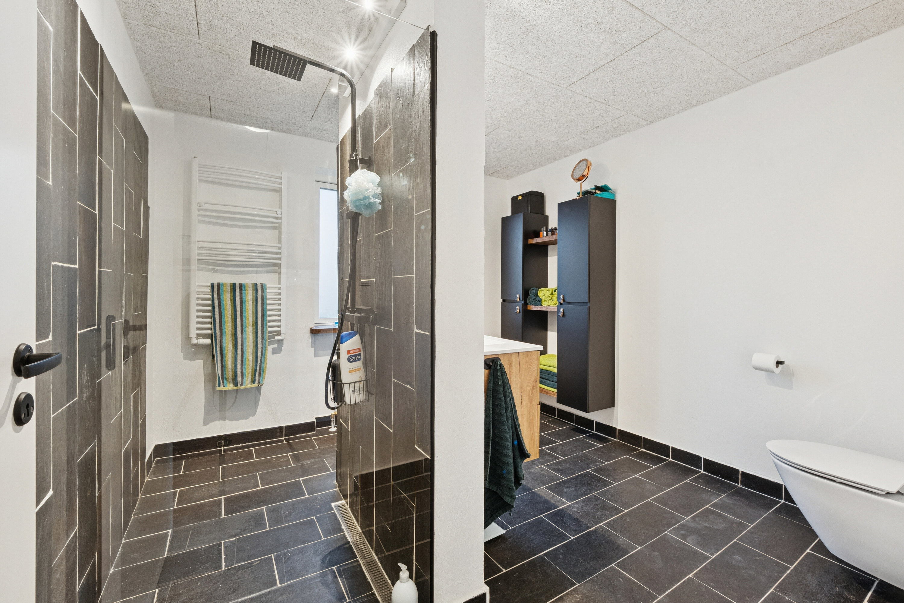 Fremhævet badeværelse billede i fuldskærmstilstand. Billede af Vestre Alle 3, 7760 Hurup Thy