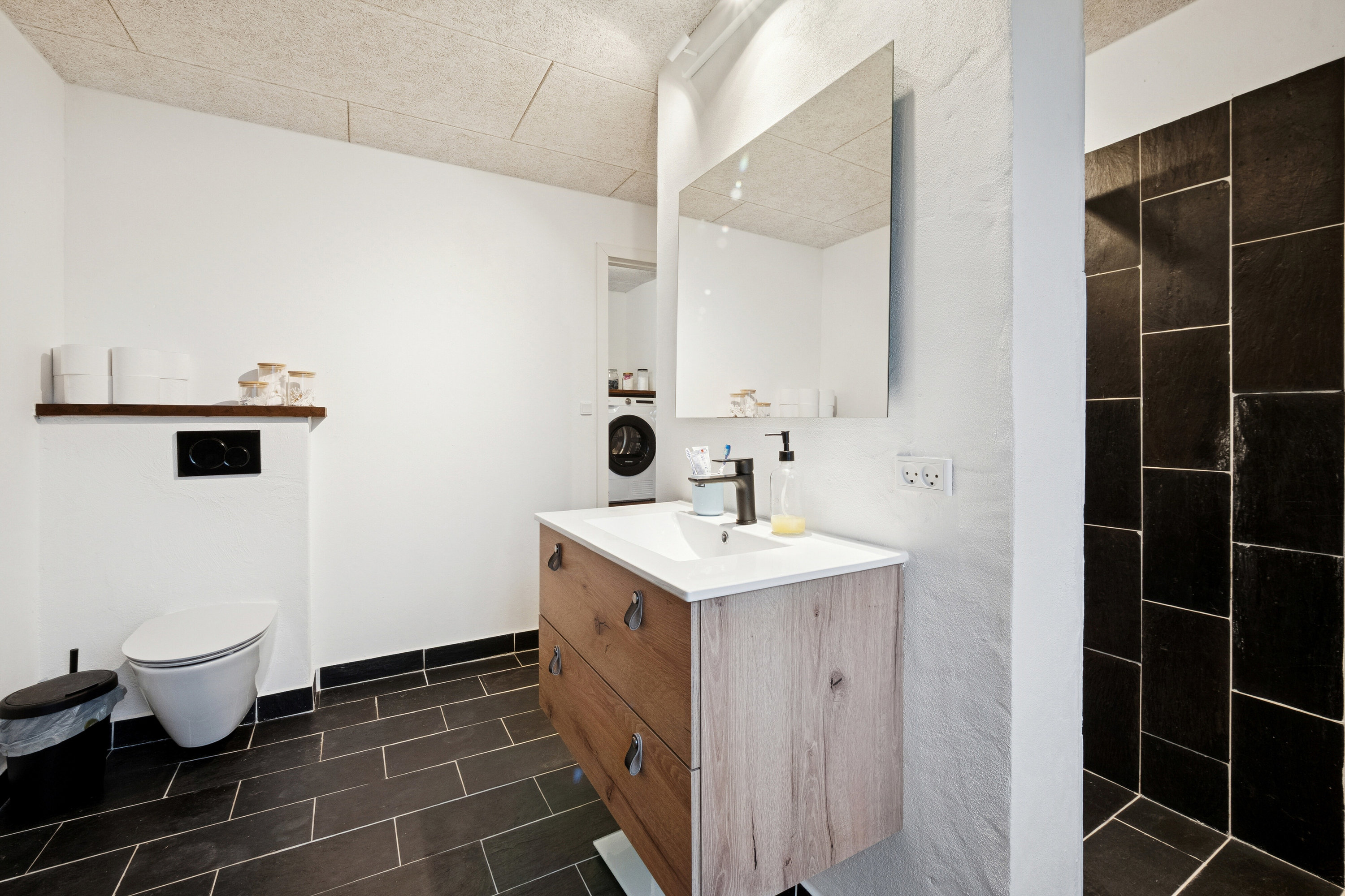 Fremhævet badeværelse billede i fuldskærmstilstand. Billede af Vestre Alle 3, 7760 Hurup Thy