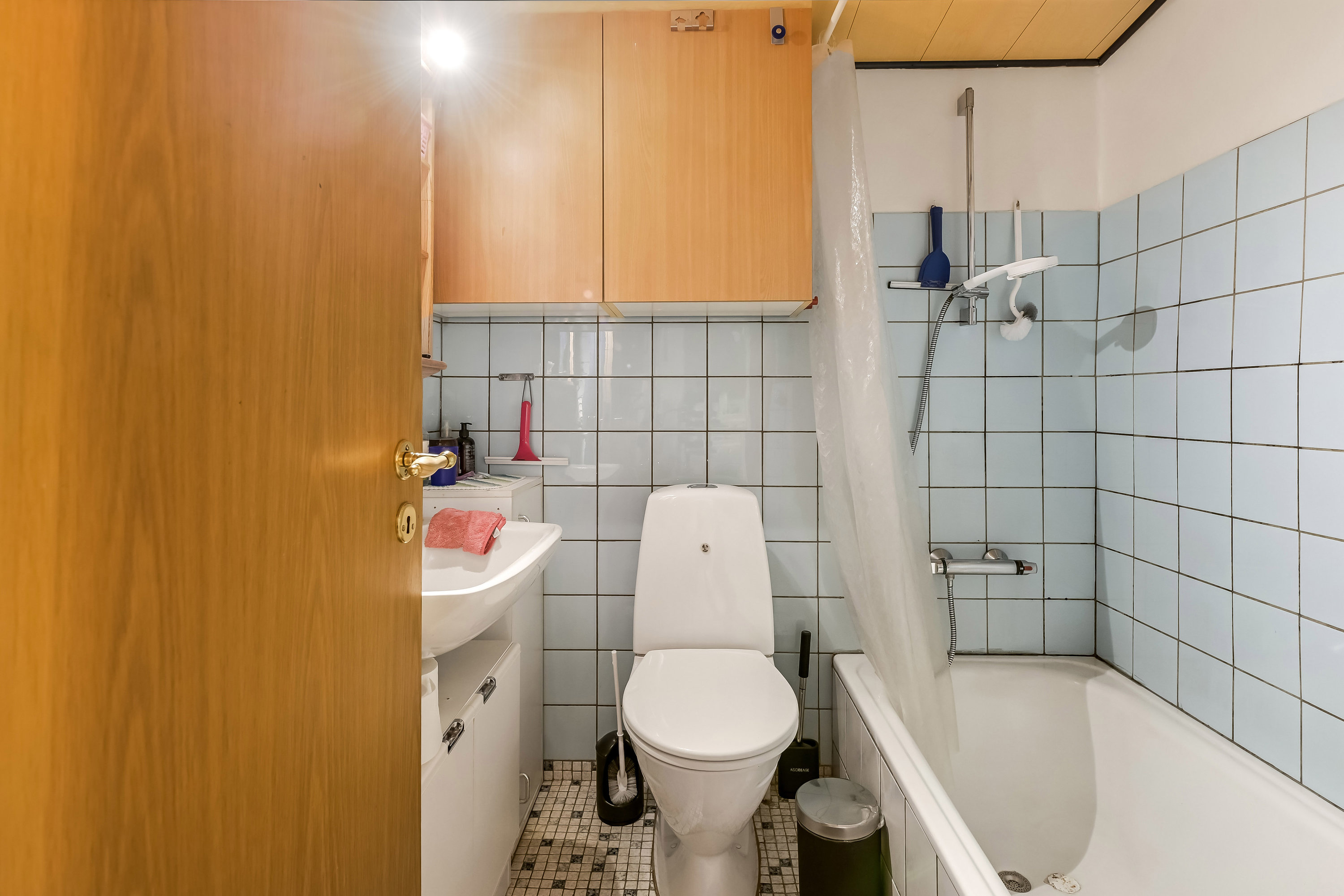 Fremhævet badeværelse billede i fuldskærmstilstand. Billede af Laust Rasmussens Vej 1, 7200 Grindsted