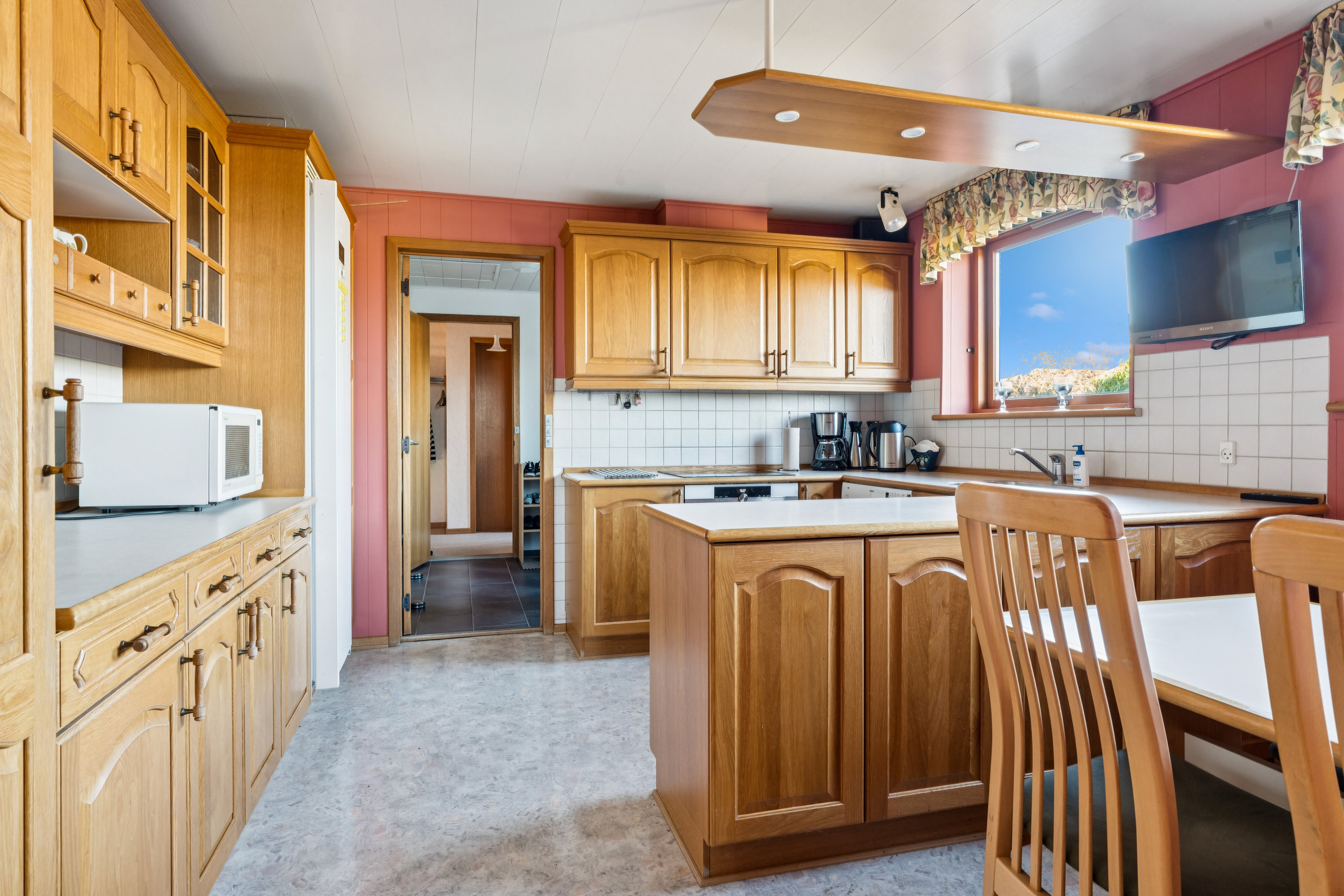 Fremhævet køkken billede i fuldskærmstilstand. Billede af Tranebærvej 10, 9530 Støvring