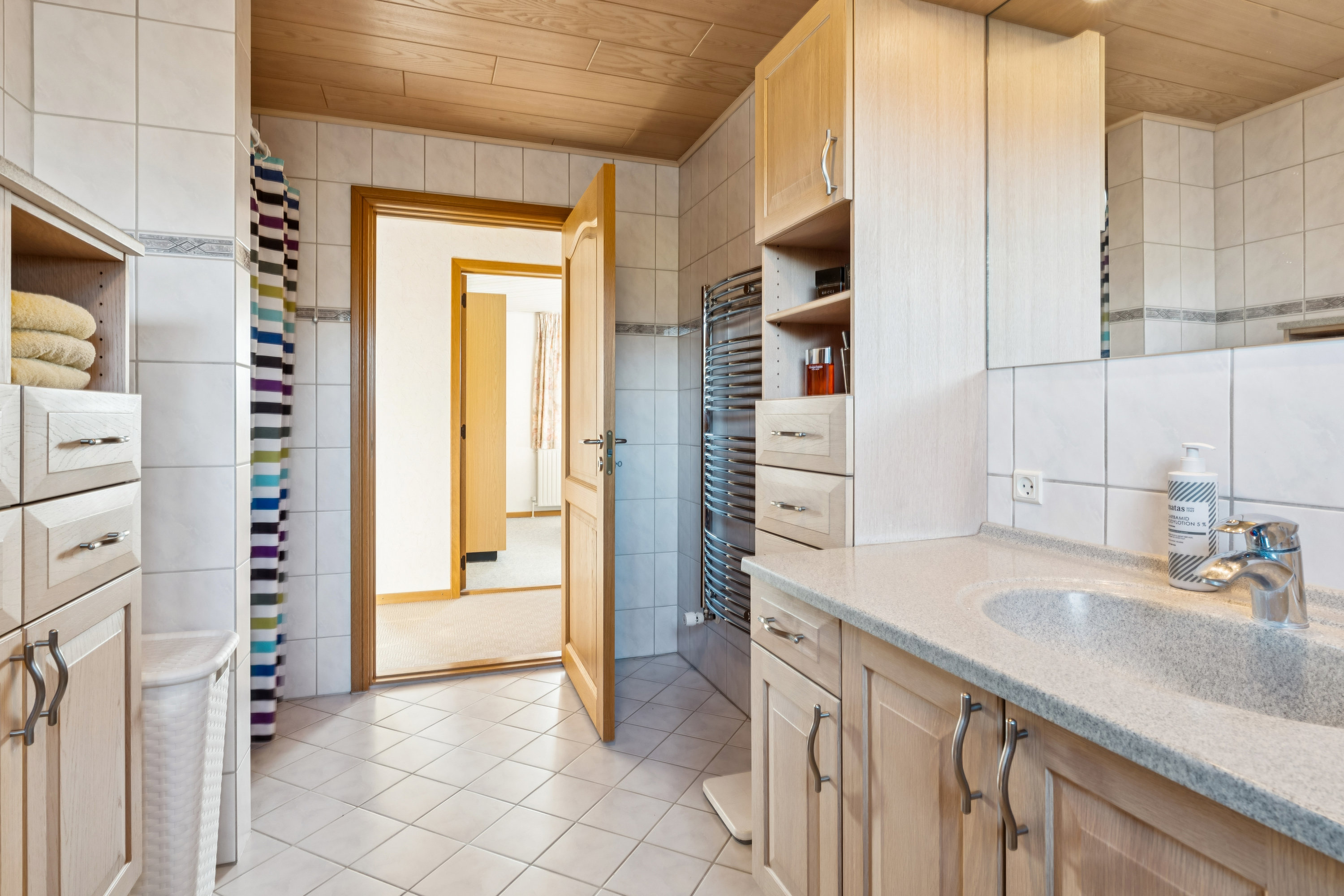 Fremhævet badeværelse billede i fuldskærmstilstand. Billede af Tranebærvej 10, 9530 Støvring