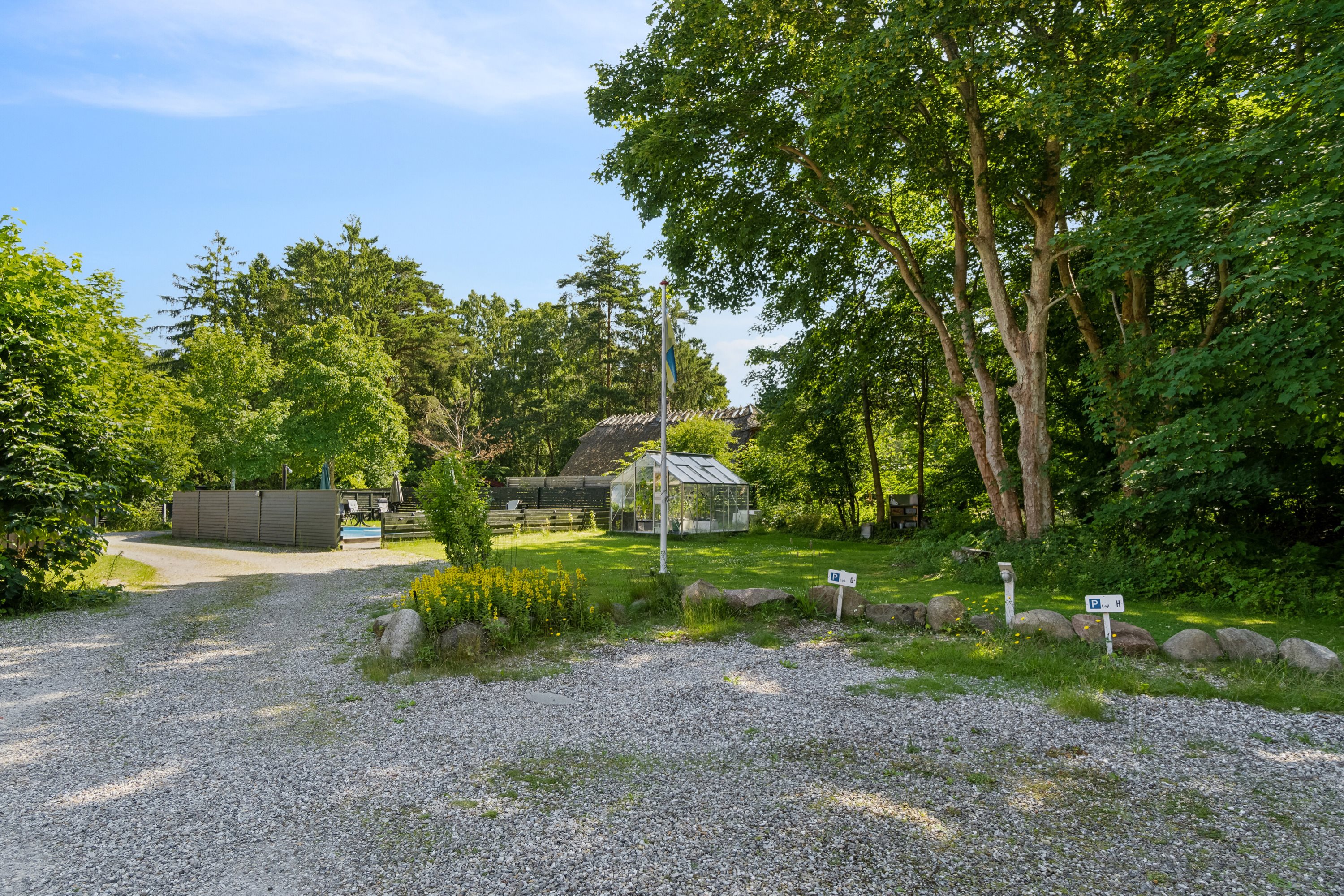 Fremhævet parkeringsplads billede i fuldskærmstilstand. Billede af Helsingevej 150K, Asserbo, 3300 Frederiksværk