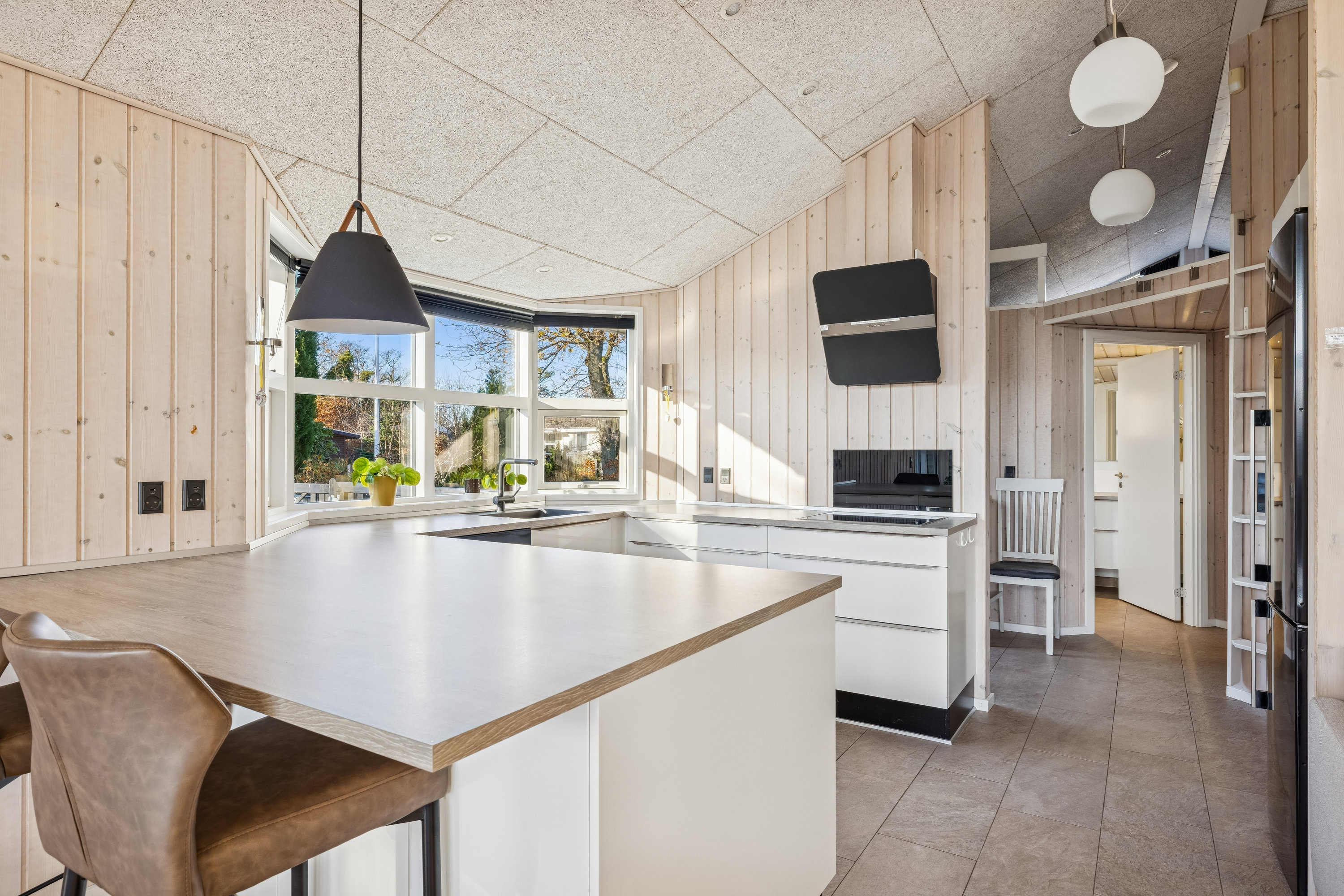 Fremhævet køkken billede i fuldskærmstilstand. Billede af Tranevej 27, Fjellerup Strand, 8585 Glesborg