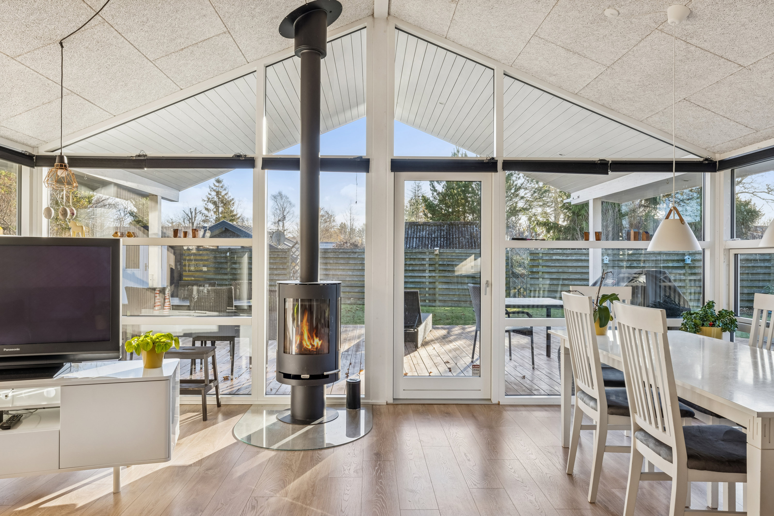 Fremhævet køkken billede i fuldskærmstilstand. Billede af Tranevej 27, Fjellerup Strand, 8585 Glesborg