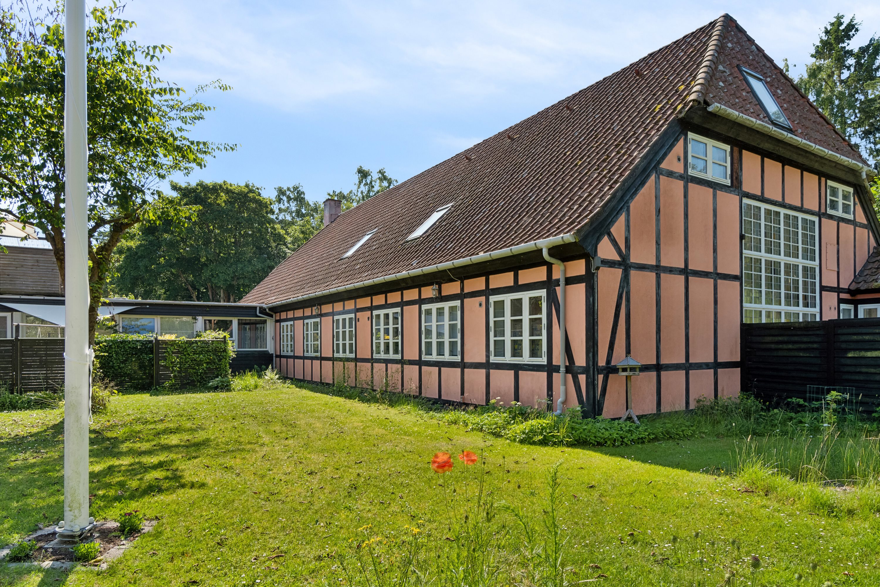 Fremhævet set fra haven billede i fuldskærmstilstand. Billede af Helsingevej 150K, Asserbo, 3300 Frederiksværk