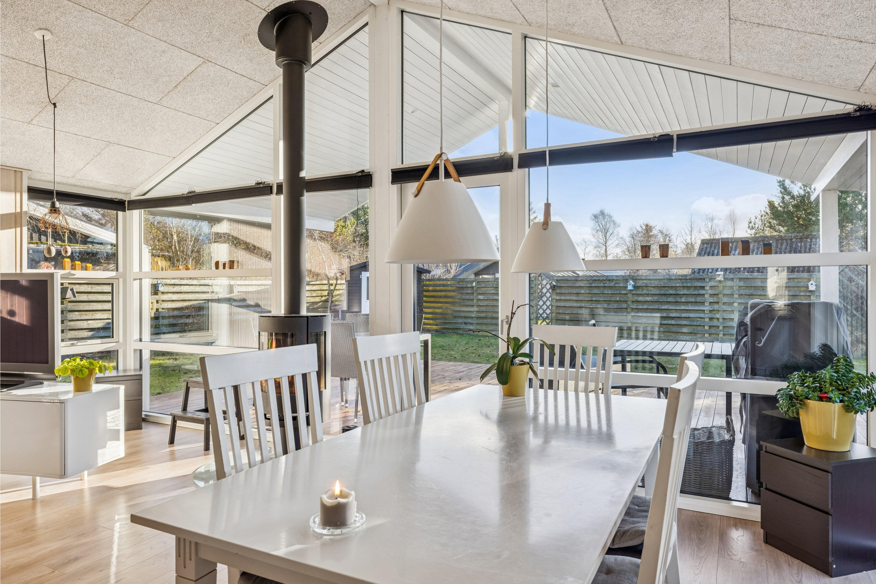 Fremhævet stue billede i fuldskærmstilstand. Billede af Tranevej 27, Fjellerup Strand, 8585 Glesborg