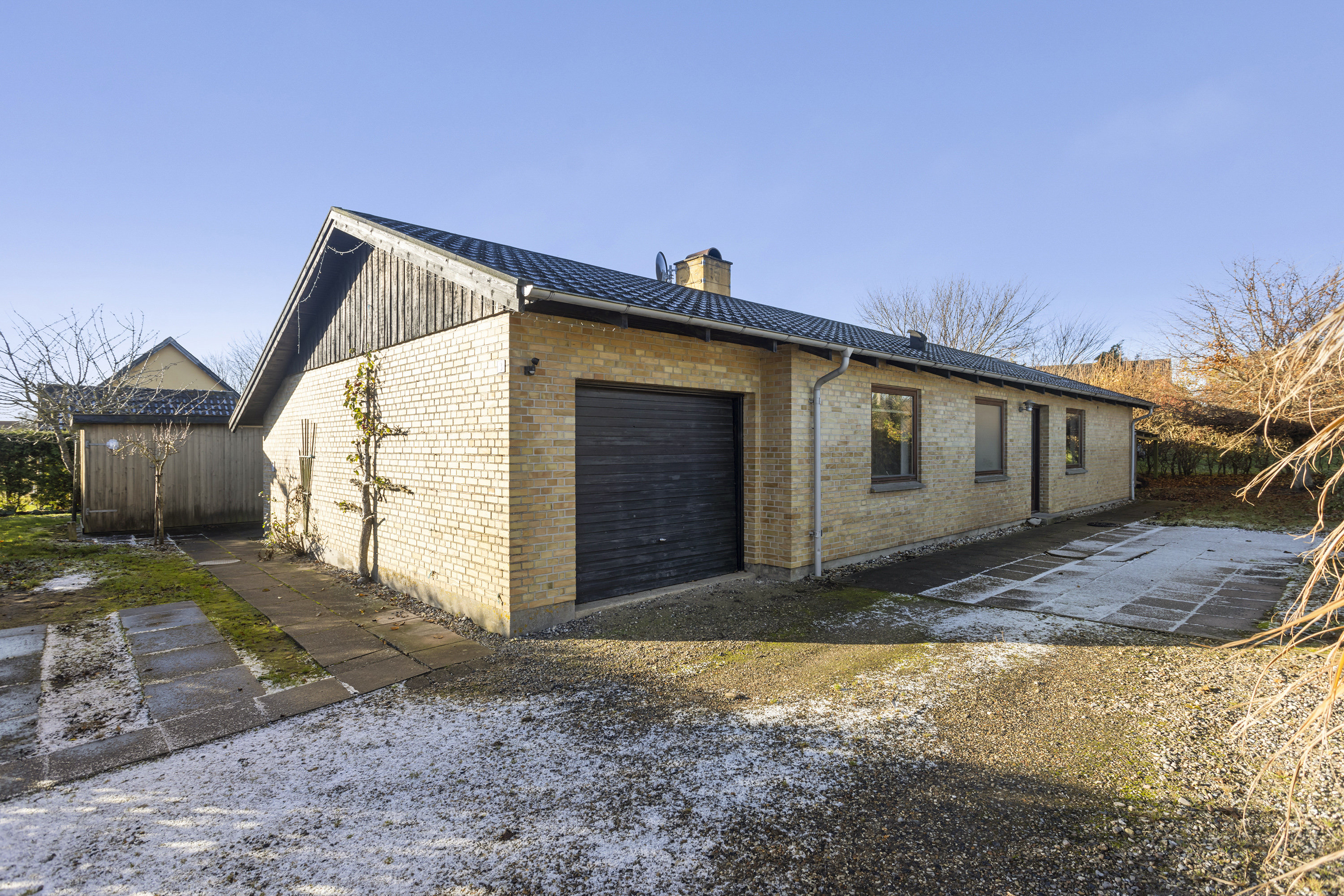 Fremhævet facade billede i fuldskærmstilstand. Billede af Smedegårdsvej 3, Voerså, 9300 Sæby