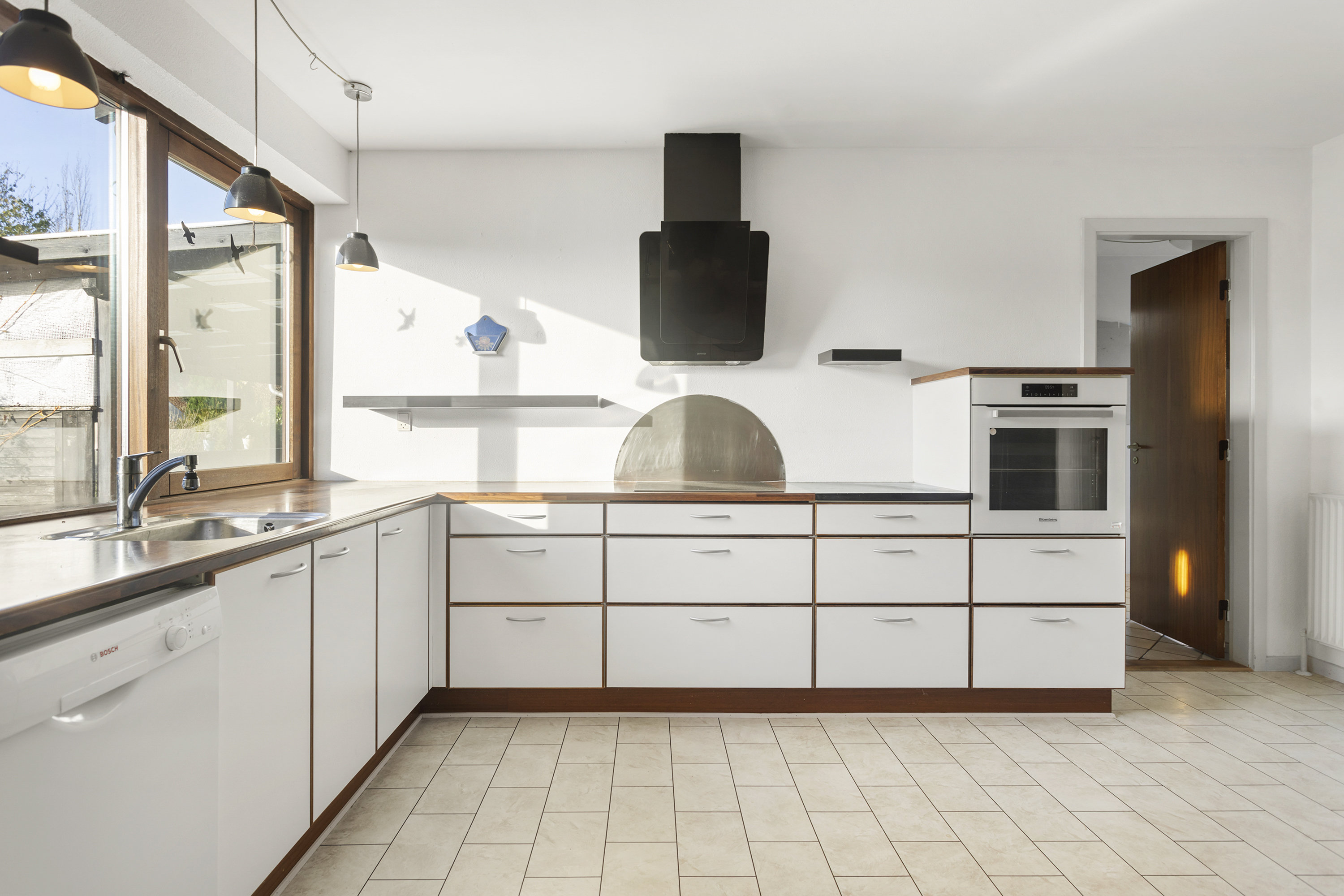 Fremhævet køkken billede i fuldskærmstilstand. Billede af Smedegårdsvej 3, Voerså, 9300 Sæby