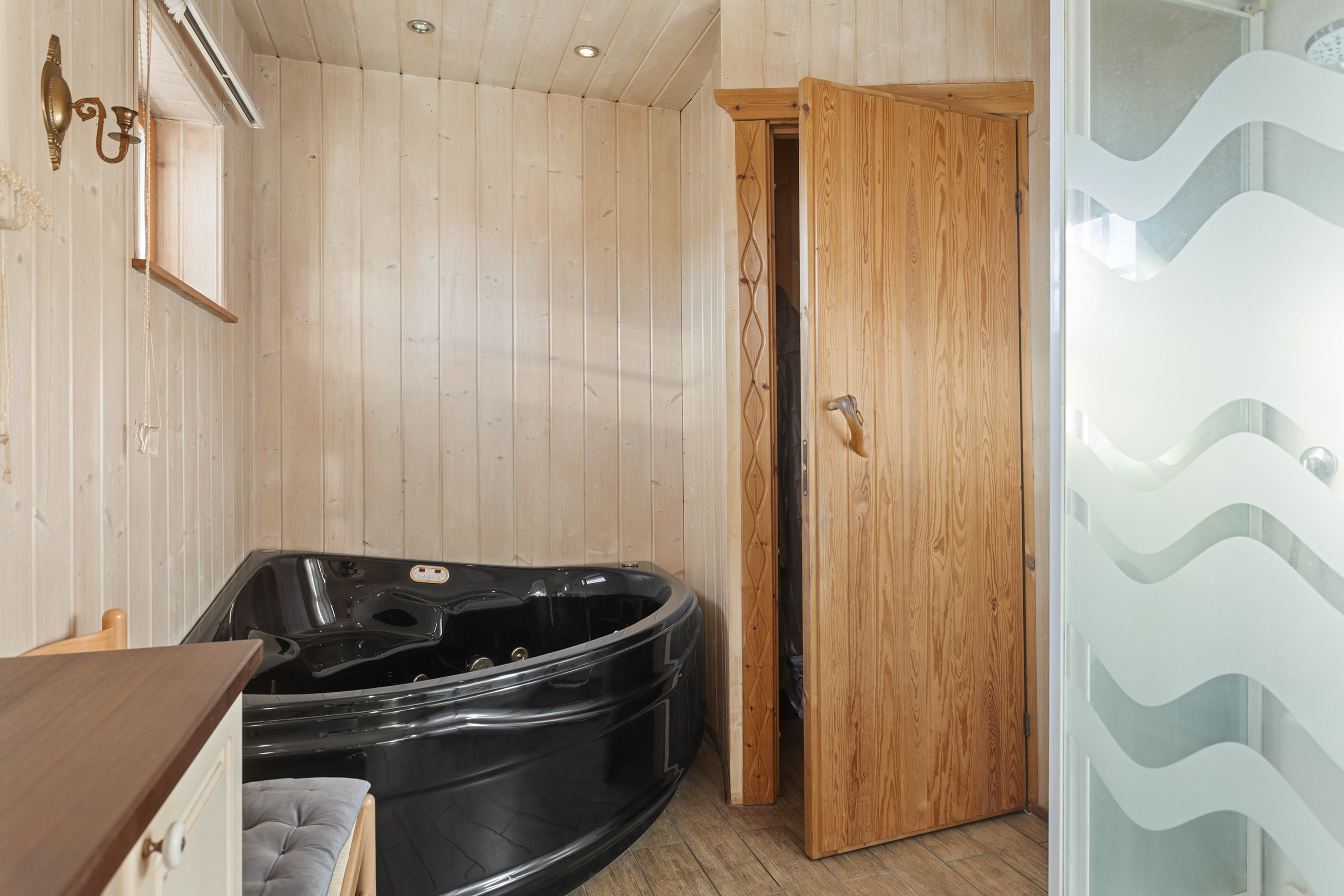 Fremhævet badeværelse billede i fuldskærmstilstand. Billede af Hans Buchs Vej 12, 9300 Sæby