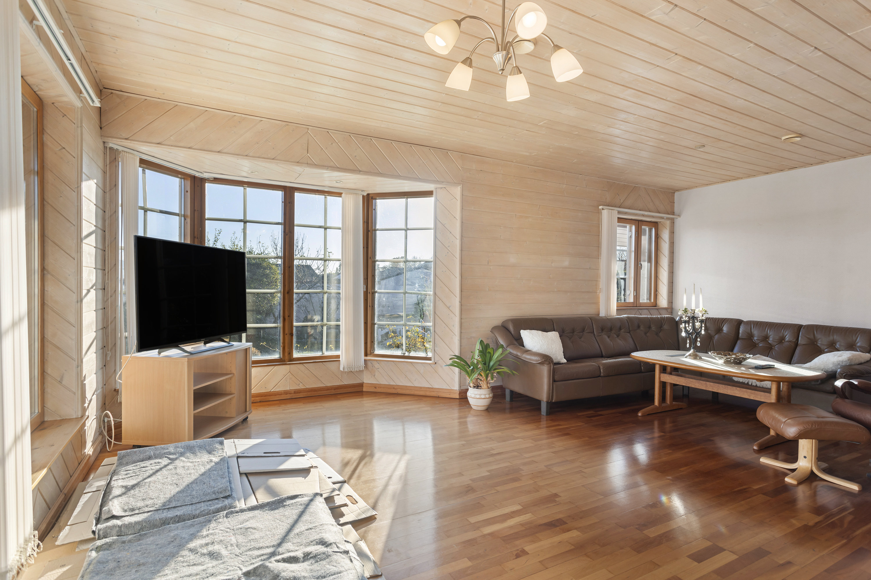 Fremhævet stue billede i fuldskærmstilstand. Billede af Hans Buchs Vej 12, 9300 Sæby