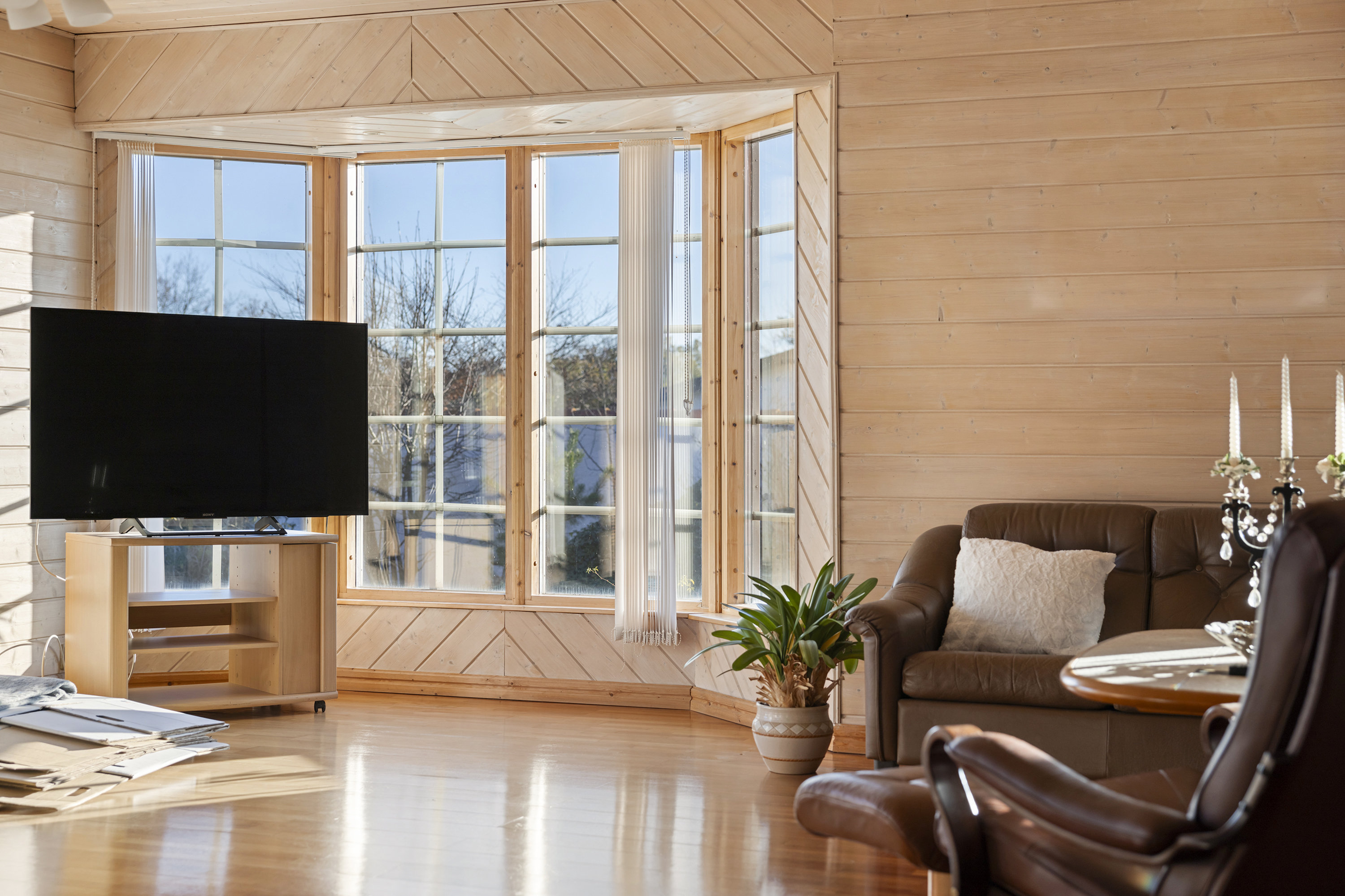 Fremhævet stue billede i fuldskærmstilstand. Billede af Hans Buchs Vej 12, 9300 Sæby