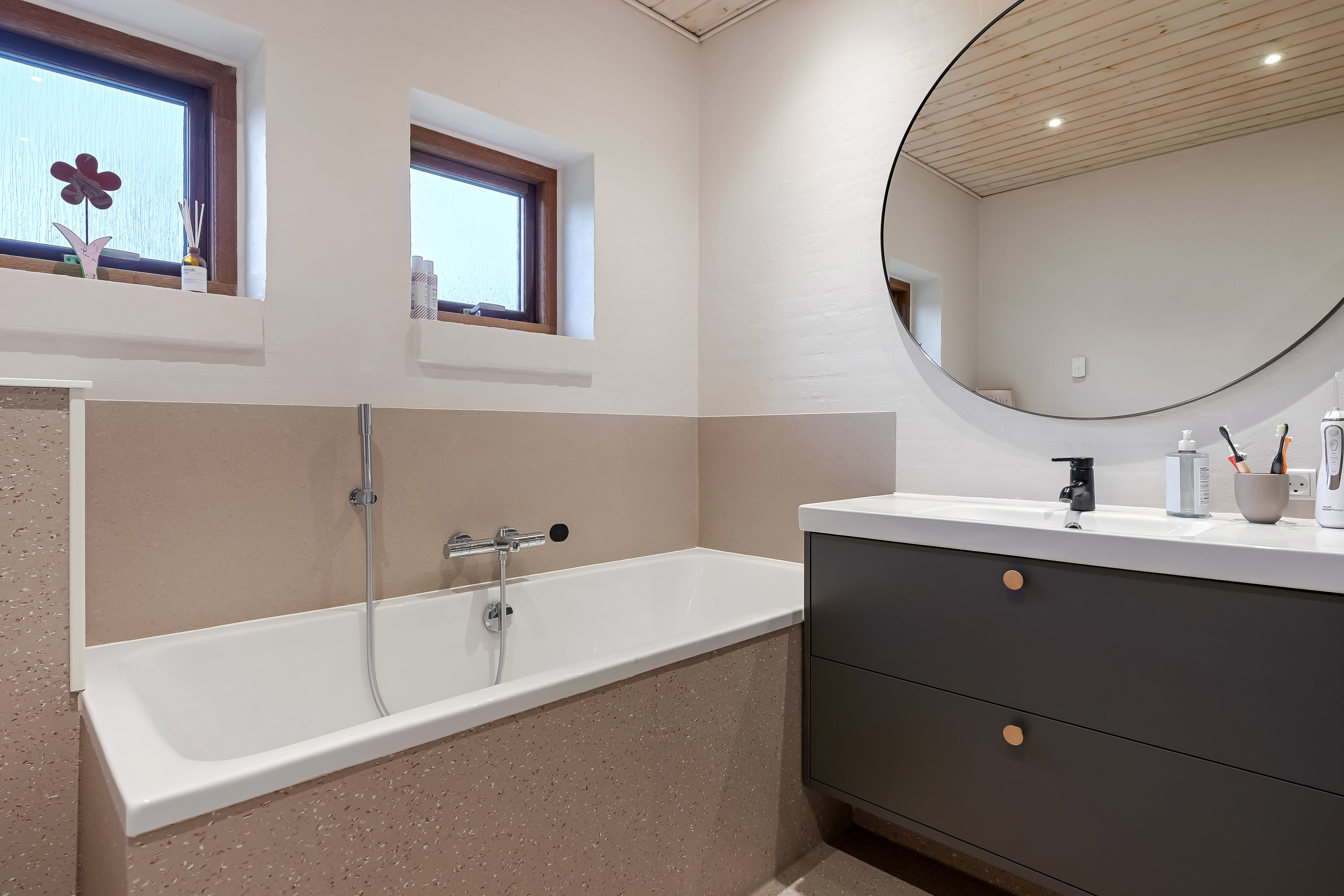 Fremhævet badeværelse billede i fuldskærmstilstand. Billede af Lokesvej 7, 6840 Oksbøl