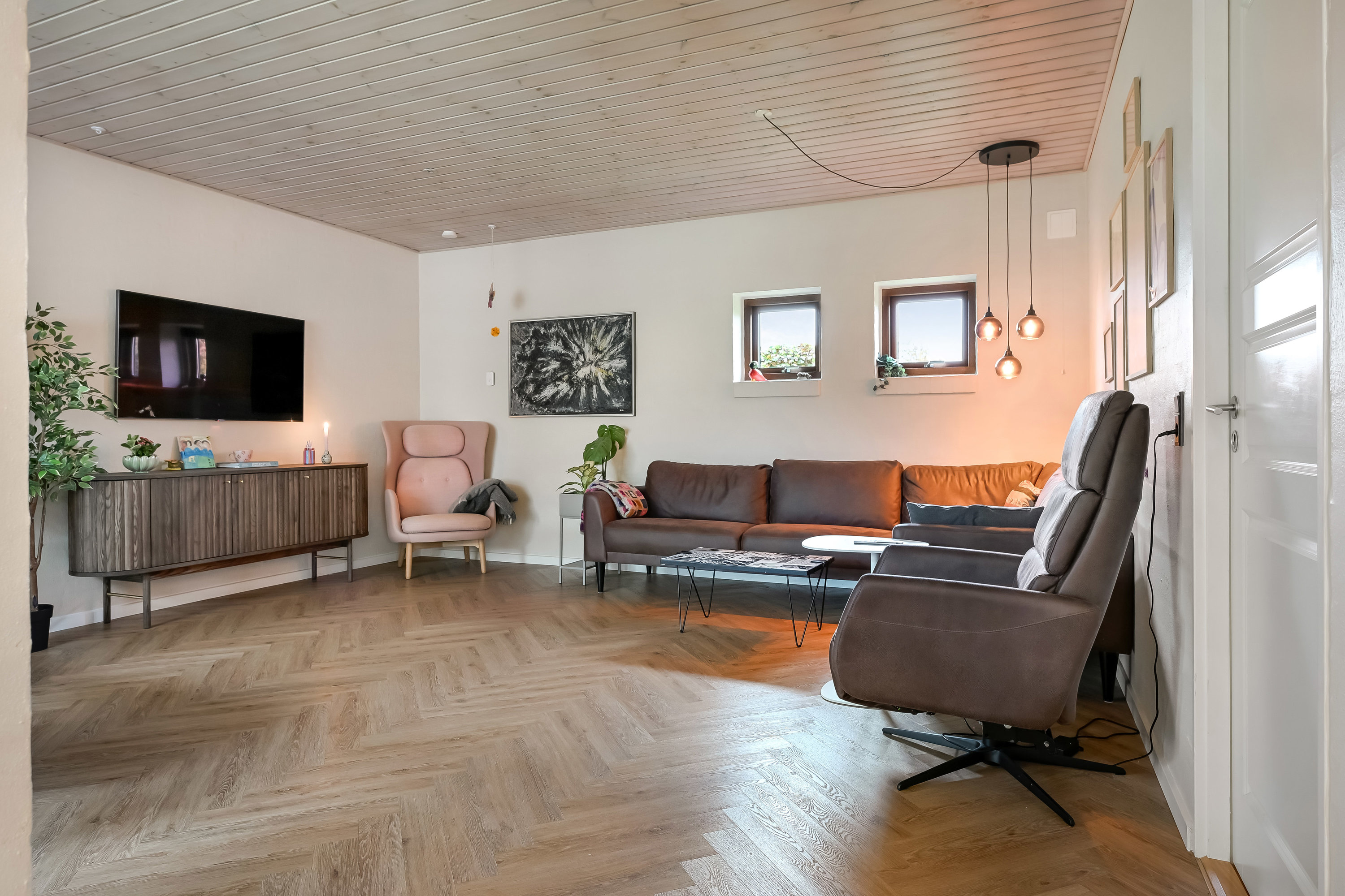 Fremhævet stue billede i fuldskærmstilstand. Billede af Lokesvej 7, 6840 Oksbøl