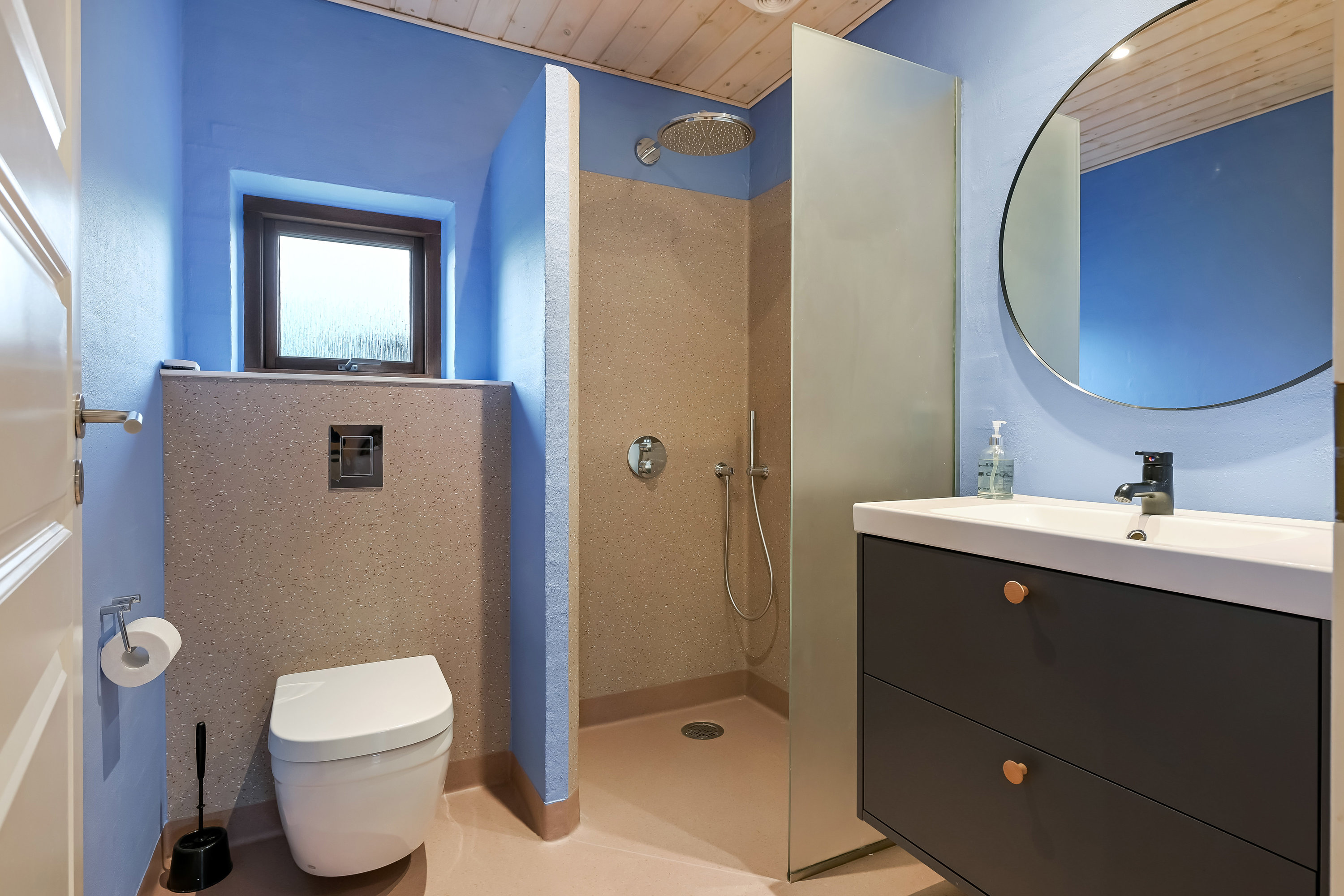 Fremhævet badeværelse billede i fuldskærmstilstand. Billede af Lokesvej 7, 6840 Oksbøl