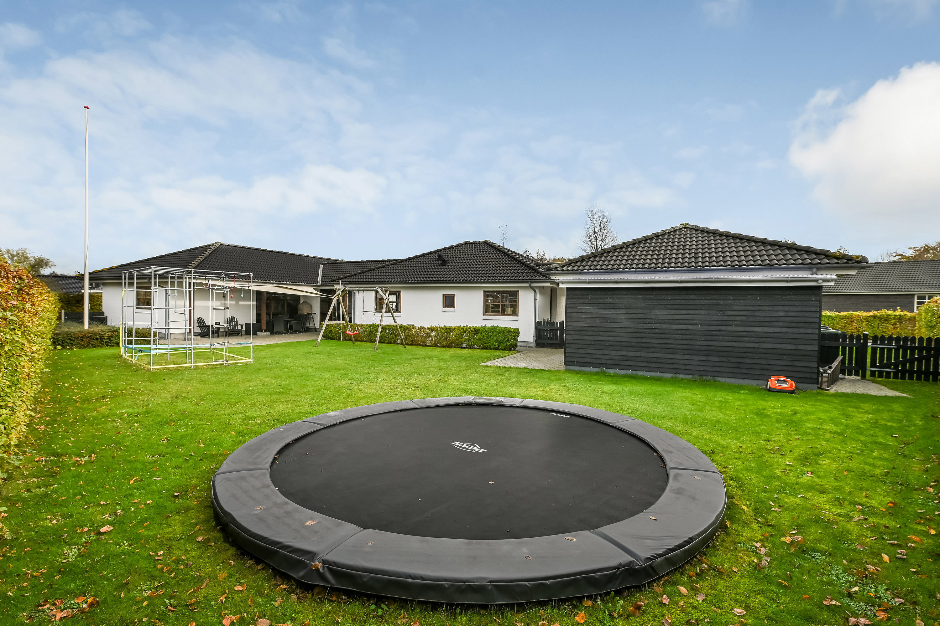 Fremhævet have billede i fuldskærmstilstand. Billede af Lokesvej 7, 6840 Oksbøl