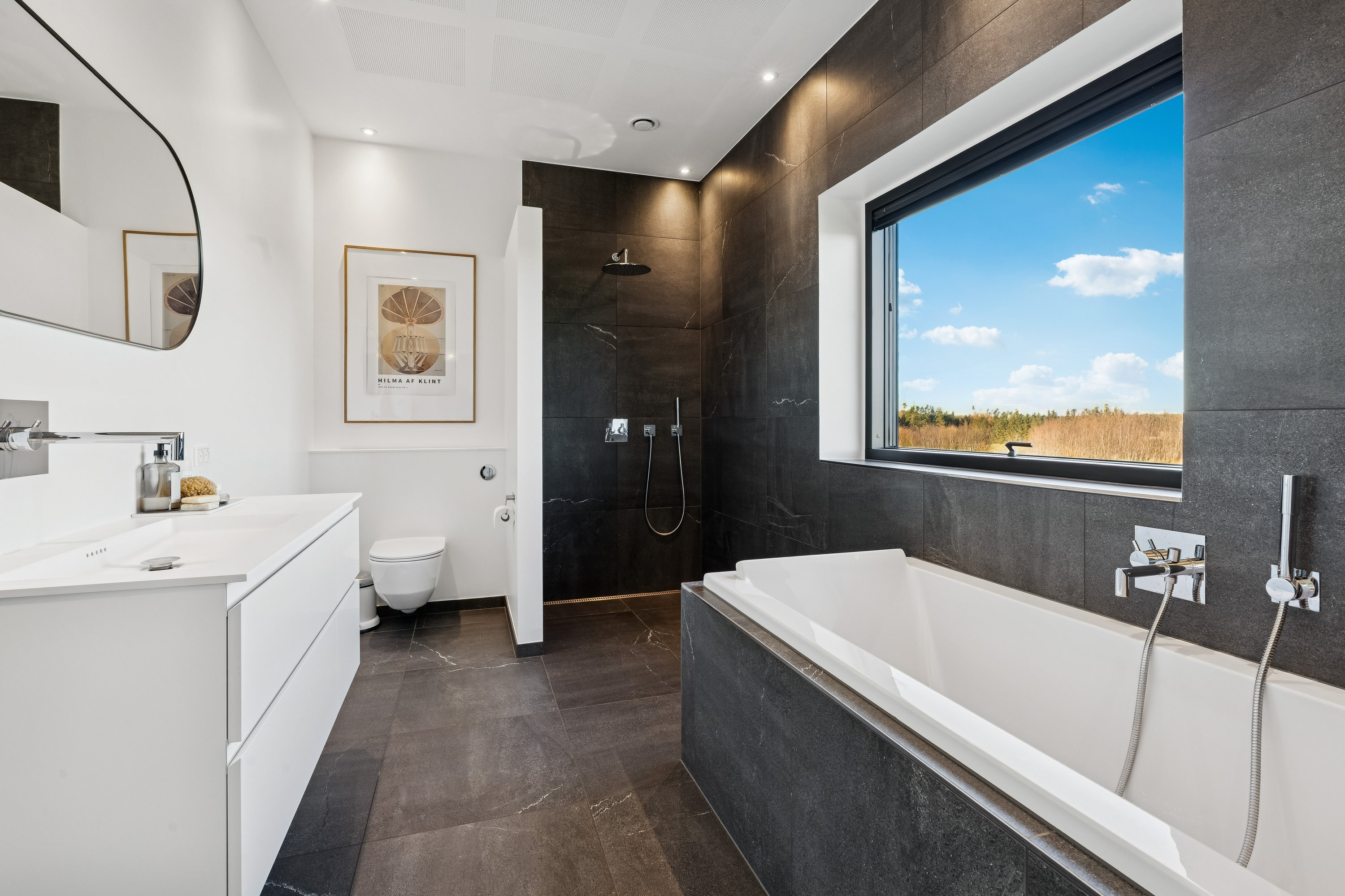 Fremhævet badeværelse billede i fuldskærmstilstand. Billede af Høje Støvring 68, 9530 Støvring