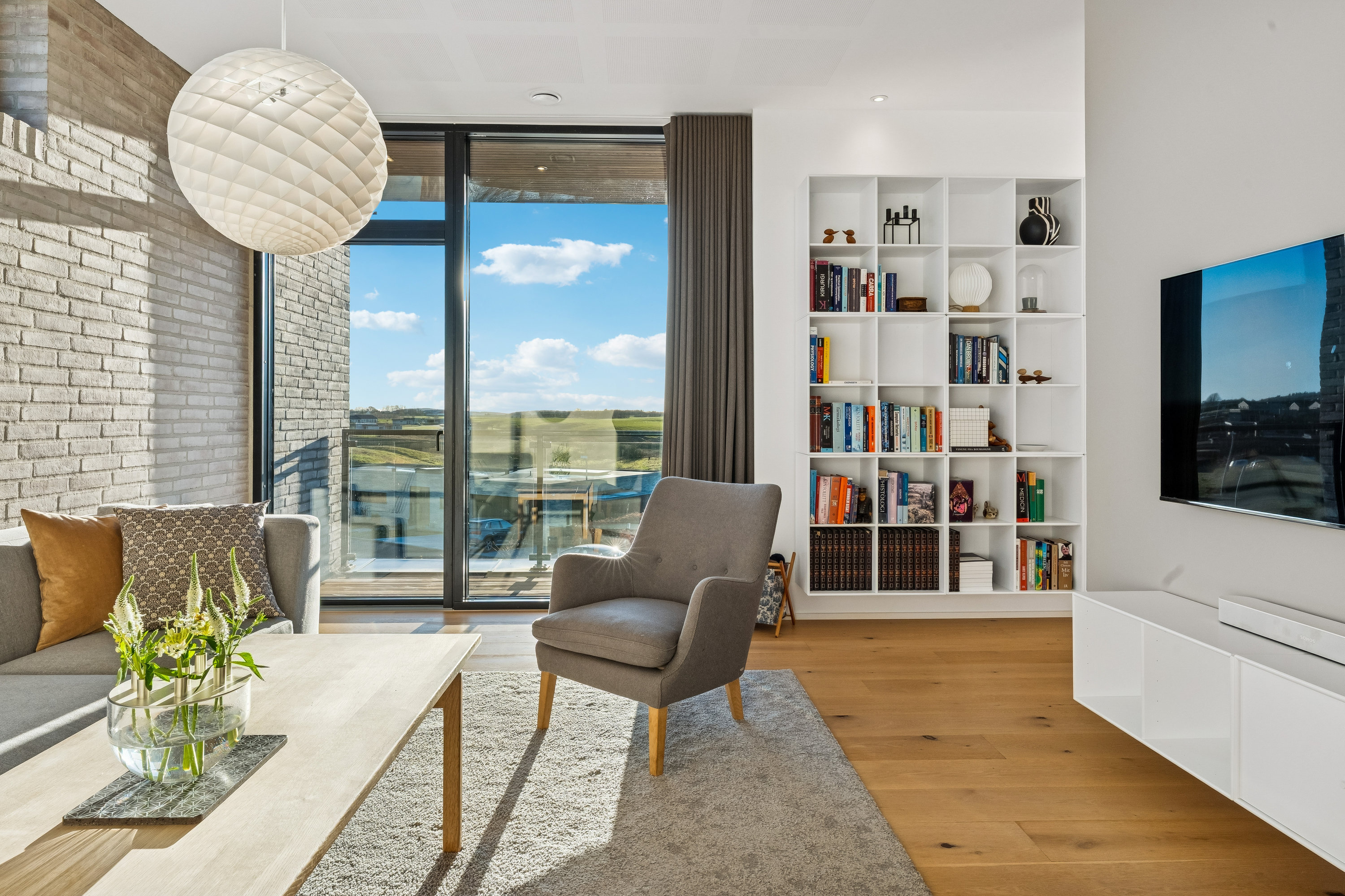 Fremhævet stue billede i fuldskærmstilstand. Billede af Høje Støvring 68, 9530 Støvring