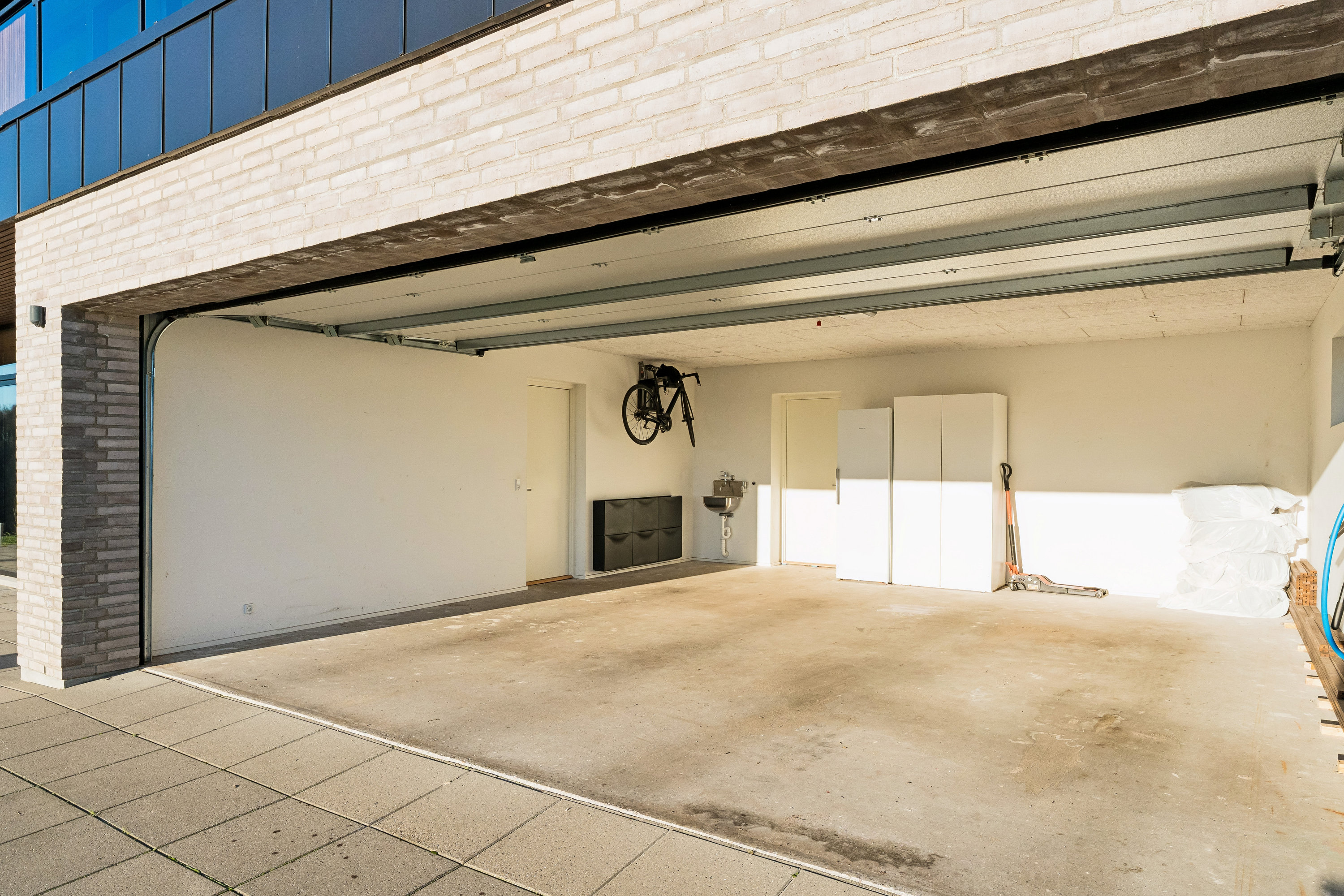 Fremhævet garage billede i fuldskærmstilstand. Billede af Høje Støvring 68, 9530 Støvring